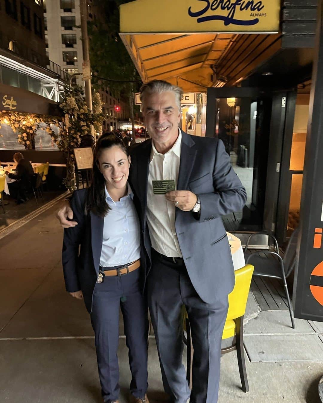 クリス・ノースのインスタグラム：「I had the honor of meeting special agent Sarah Moss at my favorite NYC hang! That’s a Secret Service patch she gifted me! Mike Logan would approve! #LawAndOrder」