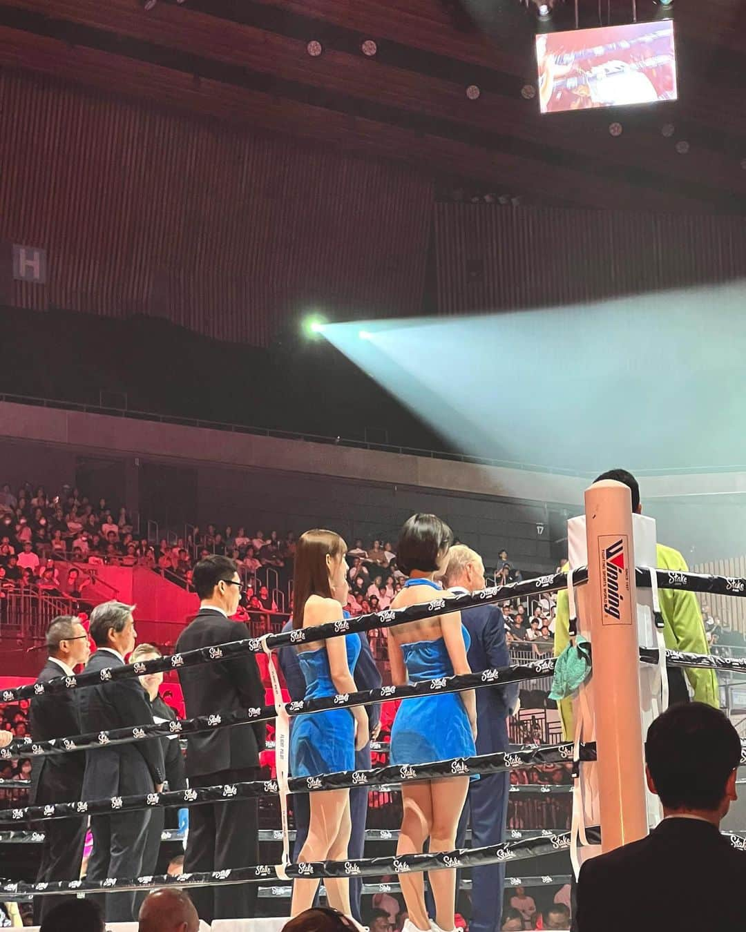 雪平莉左さんのインスタグラム写真 - (雪平莉左Instagram)「Prime Video Presents Live Boxing5 リングガールを務めさせていただきました。世界戦に立つのは初めてではないですが、何度経験しても緊張し、会場の熱気や声援に感動します。熱い闘いを見せてくれた選手たち、一回の試合での消耗は計り知れないと思います。いっぱい休んで美味しいものを食べてほしいと願うばかりです…。今回もプライムビデオで見逃し配信がありますのでぜひご覧ください✨  https://www.amazon.co.jp/gp/video/detail/B0CCK653NK/ref=dvm_soc_twi_jp_de_s_23Sep_Liveboxing5_all_opening2  #LIVEBOXING#寺地拳四朗#那須川天心#中谷潤人」9月19日 13時43分 - risa_yukihira