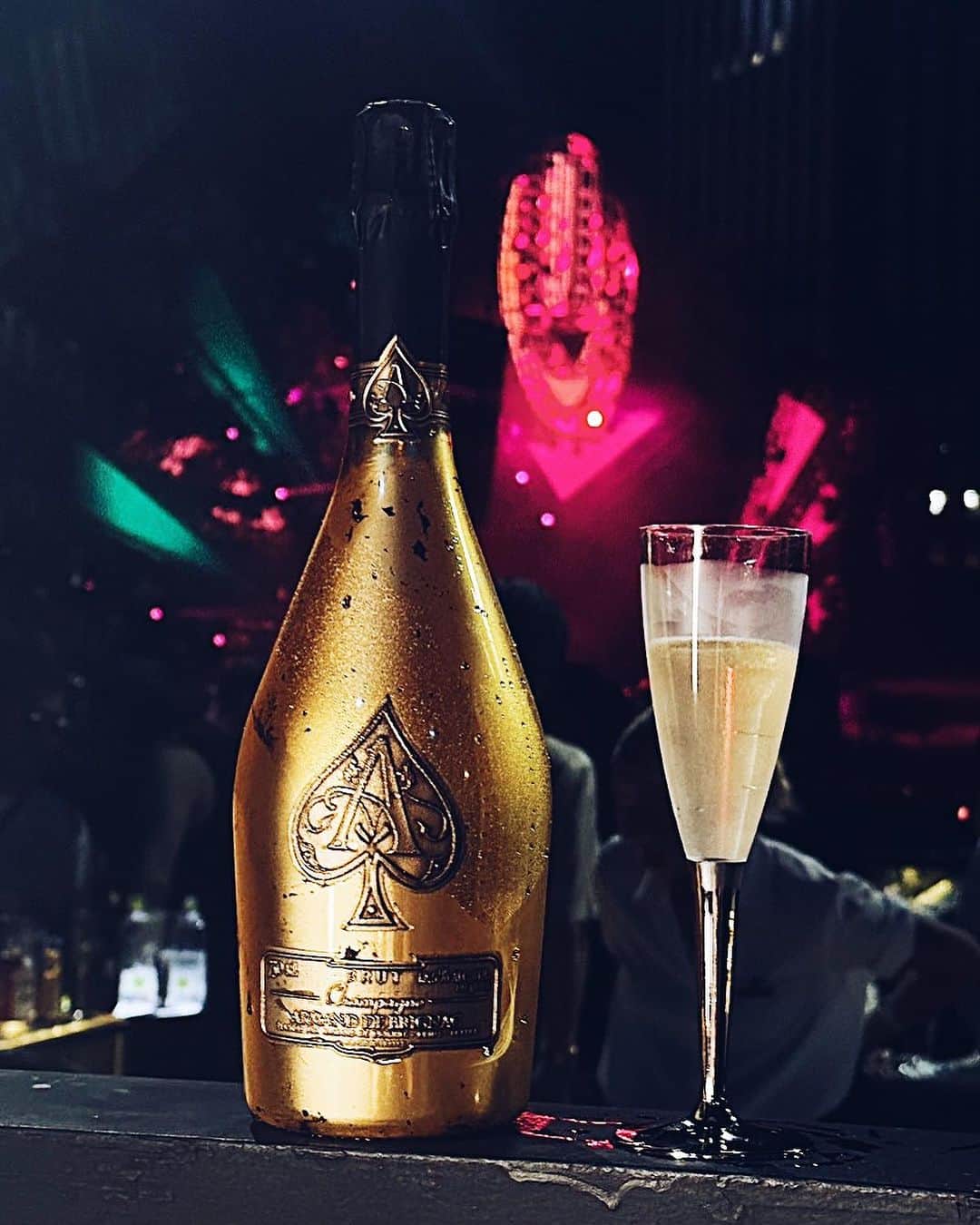 松本利夫のインスタグラム：「ありがとうございました🙏 楽しいひと時♪  Photo by @rkrkrk  #armanddebrignac @armanddebrignac  #Tシャツかぶり」
