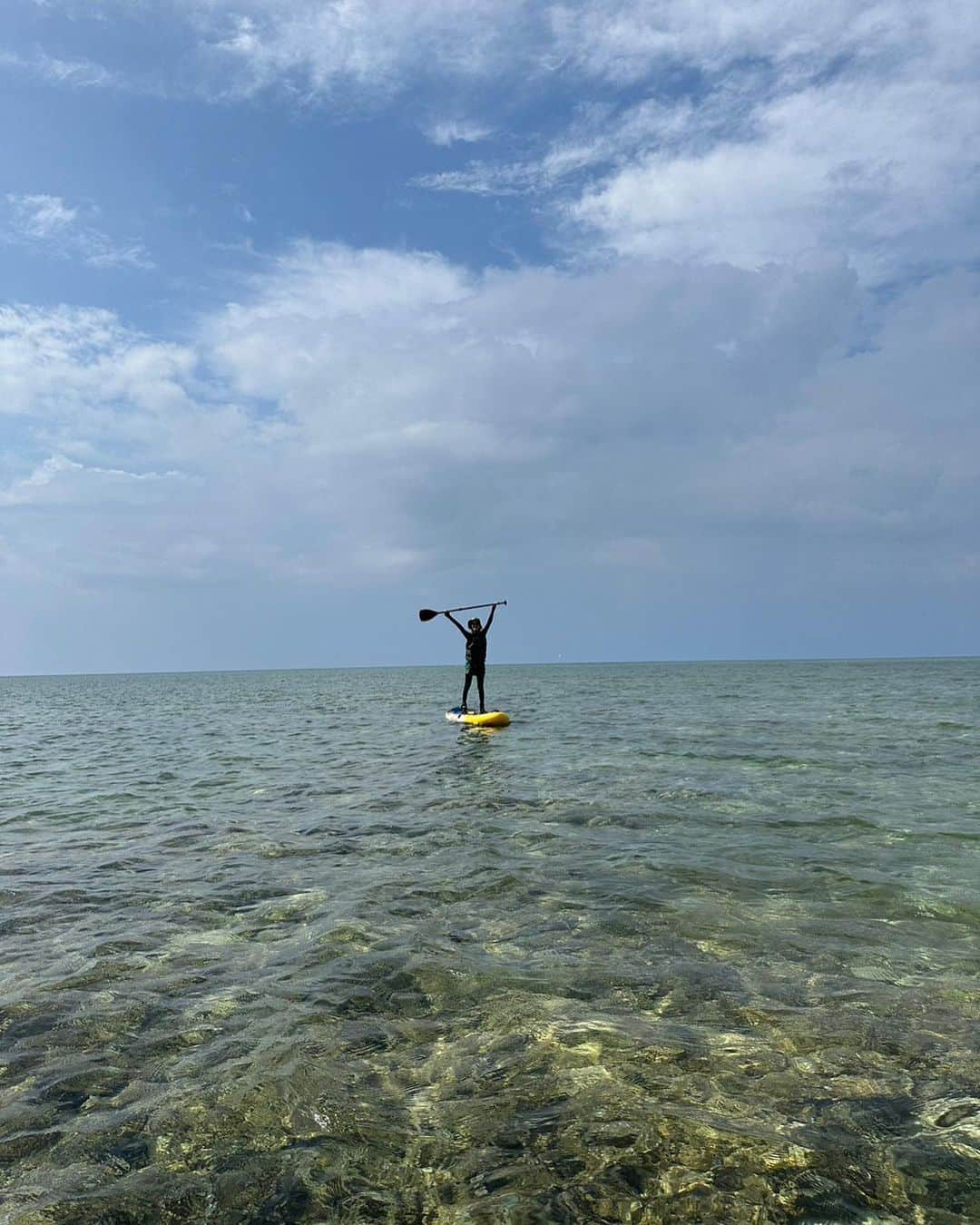 比嘉愛未さんのインスタグラム写真 - (比嘉愛未Instagram)「楽園☀️🛶🏊🏝️💕  #今年初でラストの海遊び」9月19日 14時03分 - higa_manami