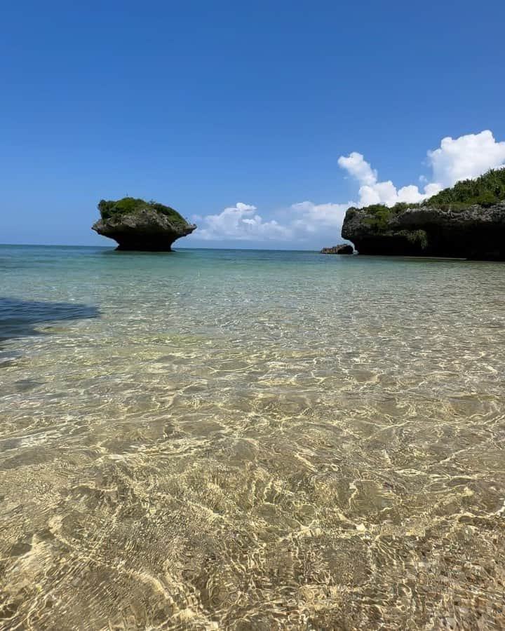 比嘉愛未のインスタグラム：「楽園☀️🛶🏊🏝️💕  #今年初でラストの海遊び」