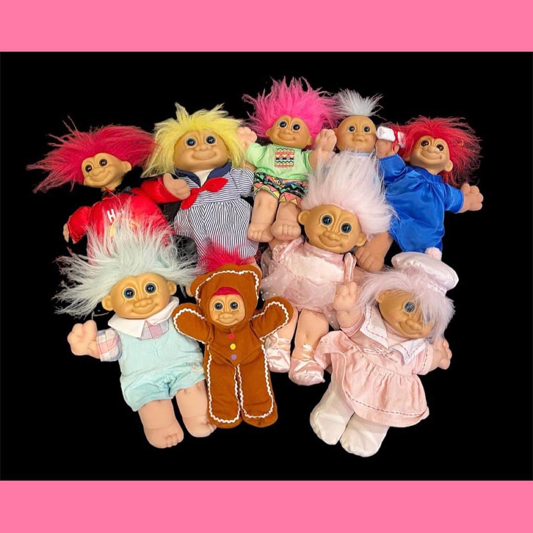 おもちゃやSPIRALのインスタグラム：「90's Russ Trolls Plush入荷しました！  ぬいぐるみタイプのRuss Trollです✨ コスチューム、大きささまざまでかわいいです！」