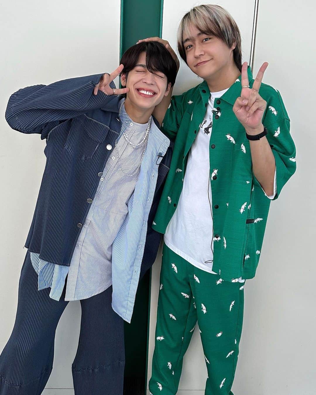八乙女光さんのインスタグラム写真 - (八乙女光Instagram)「⁡ ⁡ ヒルナンデス！に 聡ちゃんが来てくれました！ ということで今日は聡ちゃんのメンバーカラーの緑を衣装に選びました！ ⁡ #やおとめと聡ちゃん」9月19日 14時11分 - hikaru.yaotome1202