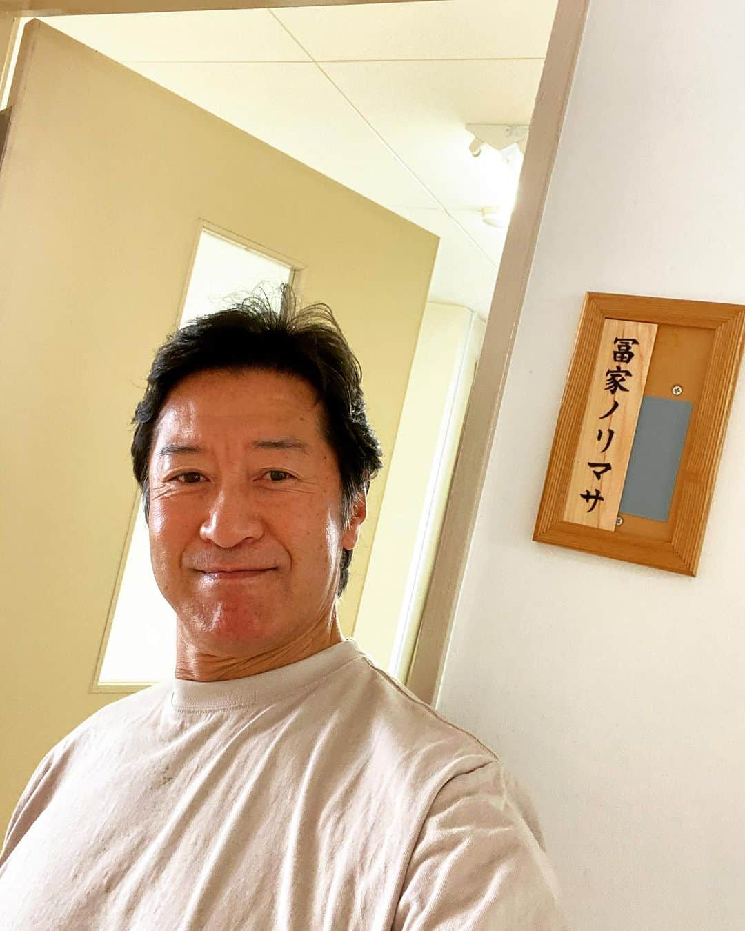 冨家規政さんのインスタグラム写真 - (冨家規政Instagram)「撮影所到着！ 廊下で伊東四朗さんに久しぶりにお会い出来た、まだまだ現役で暑い中凄い量の撮影を熟す先輩の、階段を降りて行く姿に感動する。」9月19日 14時31分 - norimasafuke