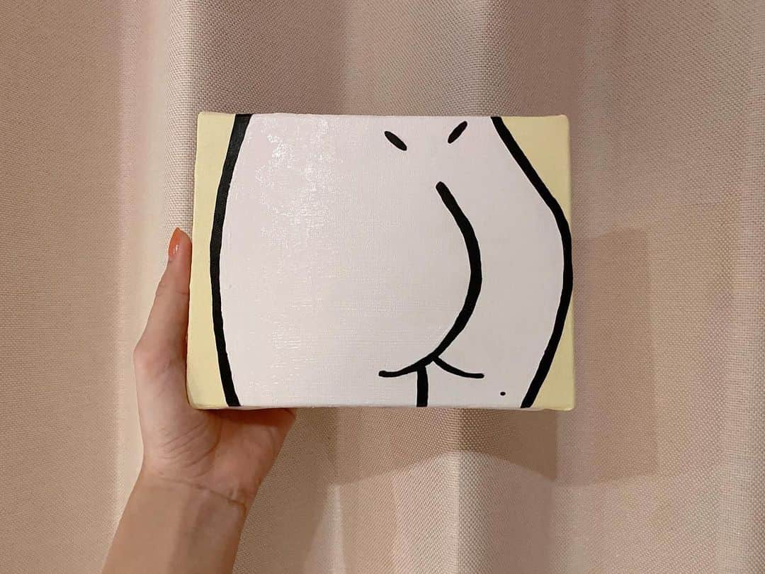 飯窪春菜のインスタグラム：「🍑  載せていなかったほくろおしり🖤  #おしり #bottom #art」