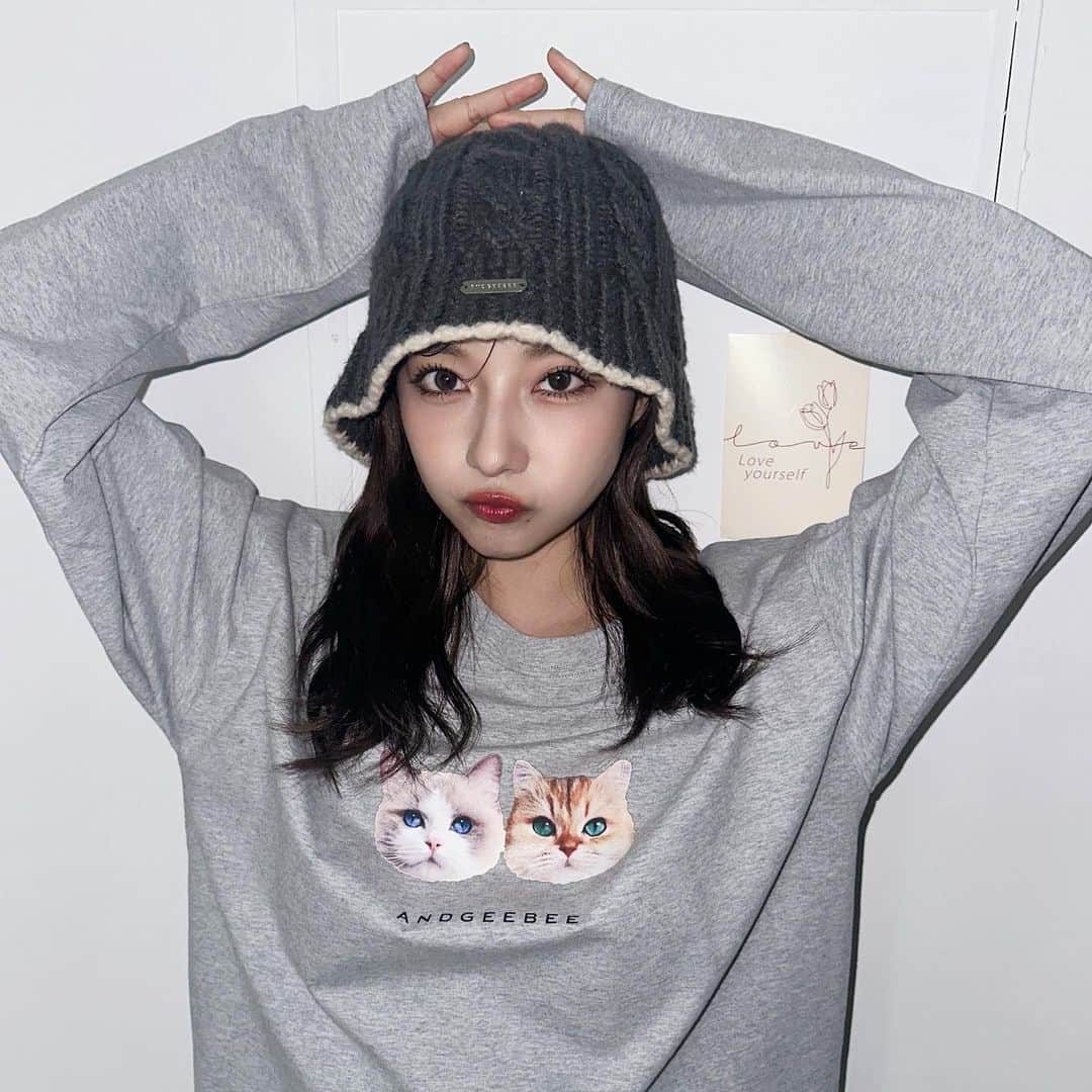 村瀬紗英のインスタグラム：「#dailylook 내꺼야😺🙏🏾❤️🐟」