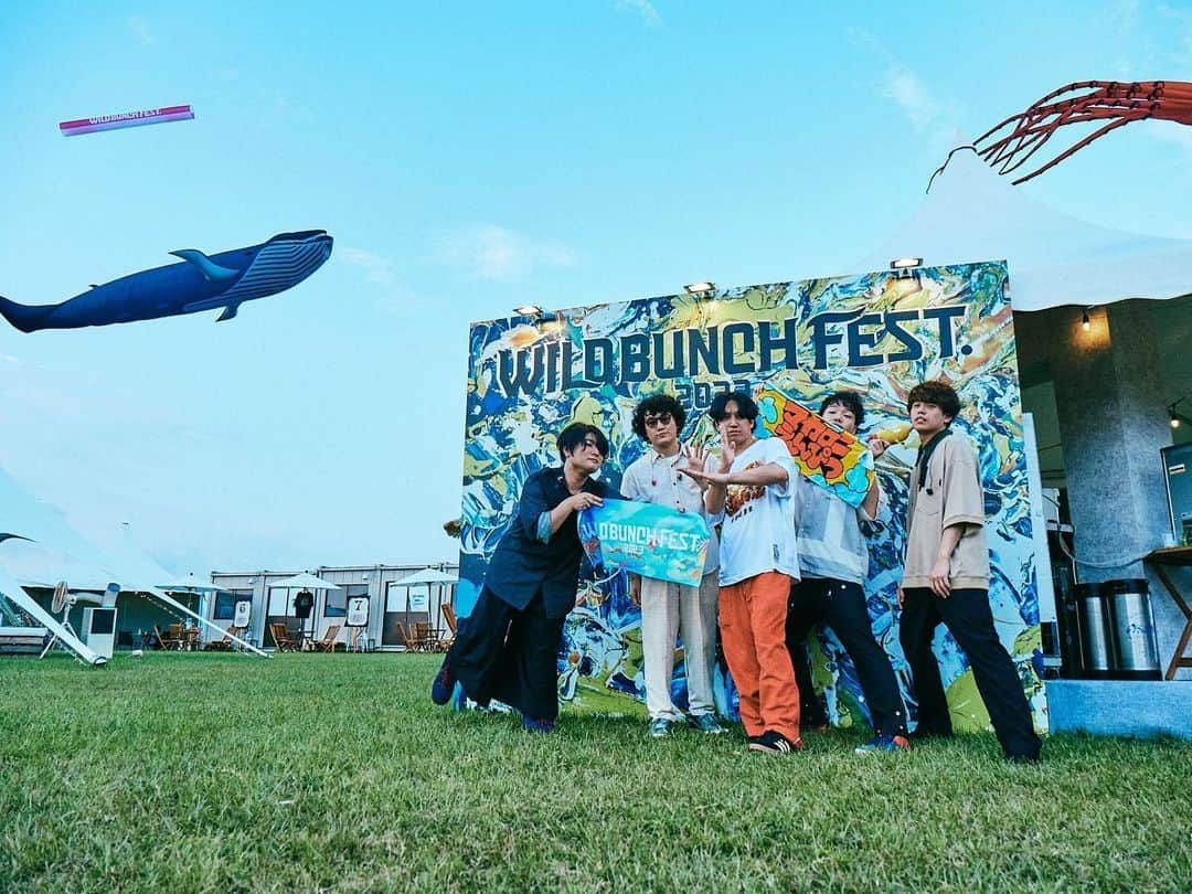 田辺由明さんのインスタグラム写真 - (田辺由明Instagram)「【WILD BUNCH FEST. 2023】ありがとうございました！！  夏、終わってなかった…！！ アツかった…！！  なかなか会いに来られてない山口だけど、みんなと楽しい時間を過ごせて幸せでした。  山口、また必ず会いに行きます🔥  photo by 酒井ダイスケ @imdaisukesakai   #ワイバン #マカロニえんぴつ」9月19日 14時45分 - toriashi_vyt