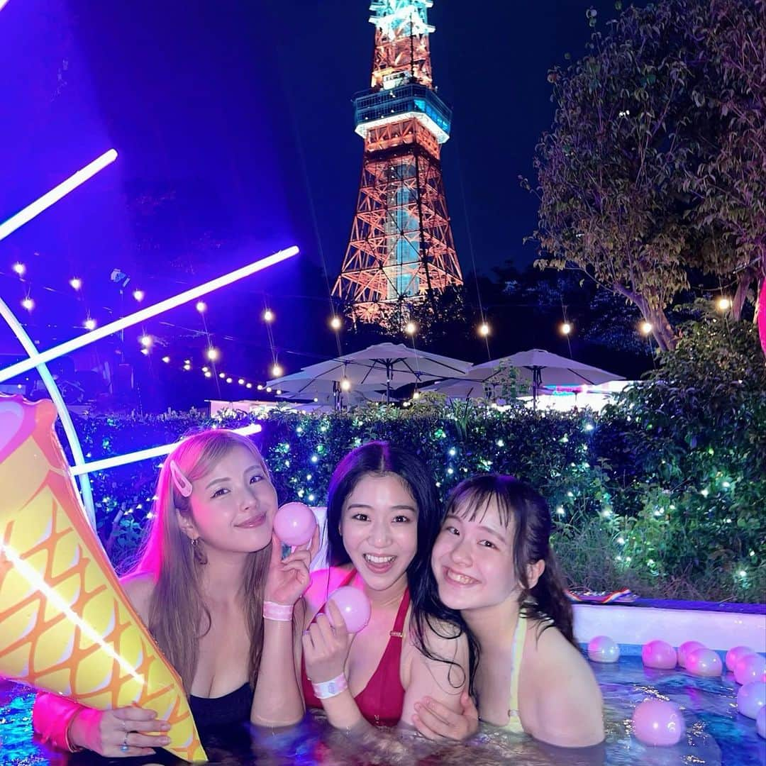 倉田瑠夏さんのインスタグラム写真 - (倉田瑠夏Instagram)「東京タワー🗼✨  #東京タワー #ナイトプール #friends #bff #三姉妹 #浅井三姉妹 #love #夏の思い出 #東京プリンスホテル #tokyotower #tokyo #tokyoprincehotel #nightpool #ig_japan #discovertokyo #explorejapan #japanesegirl #萌 #自拍 #模特 #粉我 #tbt  #unknownjapan #girls #水着 #japanAdventure #🗼 #👙」9月19日 14時58分 - ruka.kurata