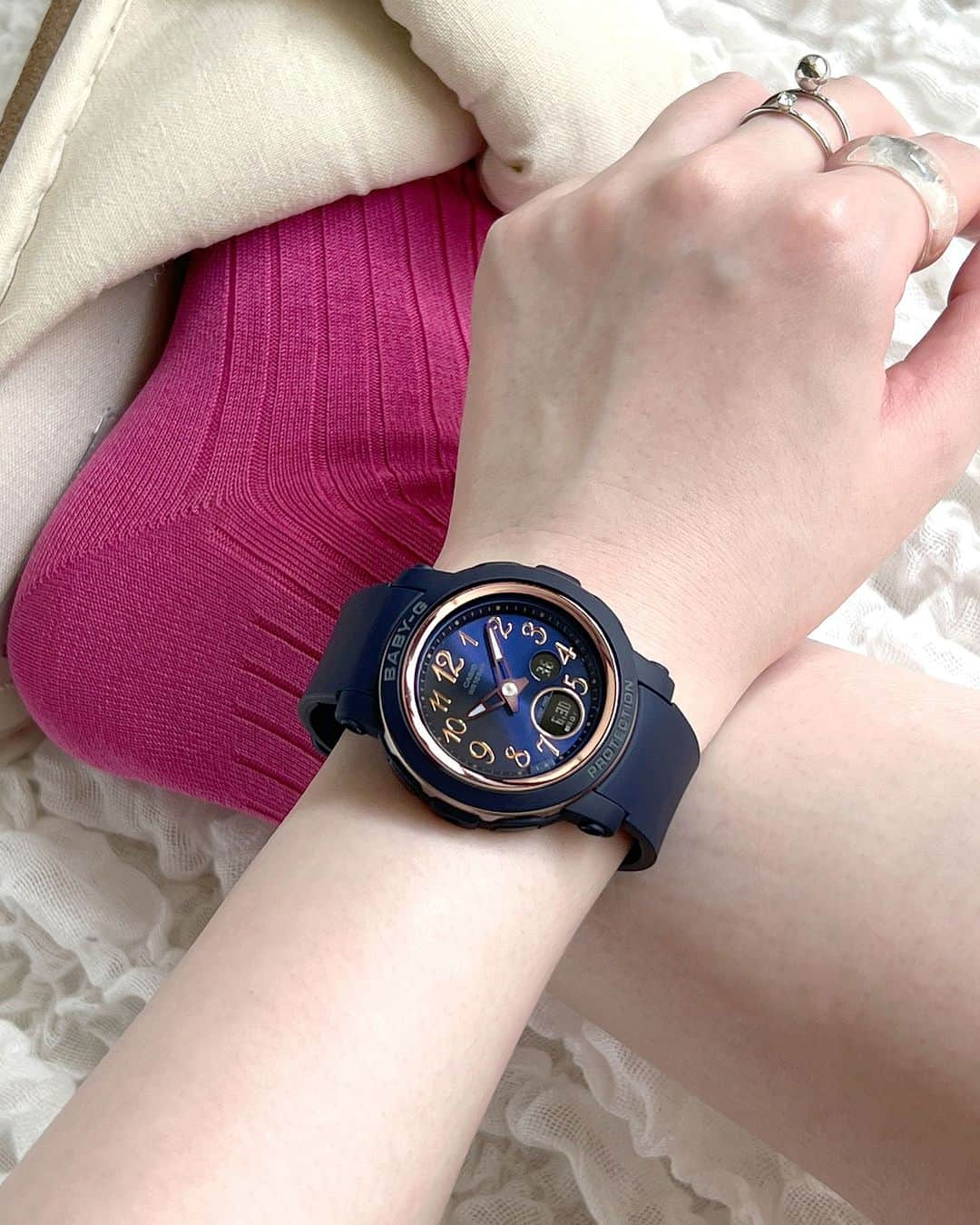 CASIO BABY-G Japan Officialさんのインスタグラム写真 - (CASIO BABY-G Japan OfficialInstagram)「大人っぽいネイビーカラーにポイントで ピンクゴールドが入ったBGA-290SA-2AJF🎀  どんな服にも合いやすいので コーディネートの締め色にも◎  －－－－－－－－－－  ⌚️BGA-290SA-2AJF　￥15,950 *tax included  －－－－－－－－－－  BABY-Gのアカウントでは他にも カラフルな商品を随時発信中📱✨  プロフィールから他の投稿もチェックして お気に入りを見つけてね💖 👉@babyg_jp  #casio #babyg #baby_g #babyg_jp #watch  #カシオ #ベイビージー #babygコーデ #時計 #腕時計 #GSHOCK #G_SHOCK #jc #jkの日常 #学生コーデ #防水 #ネイビー好き #アクティブ女子 #制服コーデ #きれいめコーデ #似合う色 #パーソナルカラー #垢抜ける方法 #秋コーデ #bga290」9月19日 15時00分 - babyg_jp