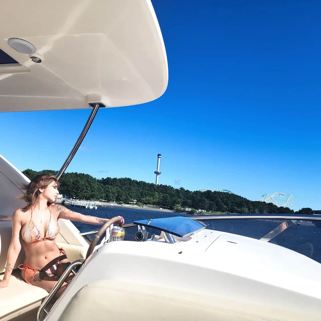 橘司のインスタグラム：「はろはろ愛するみんな❤⁡ ⁡⁡ I’m⁡海賊女帝🙋🩷⁡ ⁡なんか腹筋良い感じの日だった笑笑笑笑⁡ ⁡⁡ ⁡凄い1日だったな～⁡✨ ⁡初めましてであんなにみんな似てる周波数が集まるって半端なっ！！⁡ ⁡って思った🤣🤣🤣🤣⁡ ⁡⁡ ⁡研ぎ澄まされてきたなー🪬🪷⁡ ⁡⁡ ⁡みんなリスペクト出来る素敵な宇宙人たち👽💜🛸⁡ ⁡⁡ ⁡また遊ぼうね😚🩷大好き❤⁡ ⁡⁡ ⁡#アクティブな遊びの前の日はオール禁止」