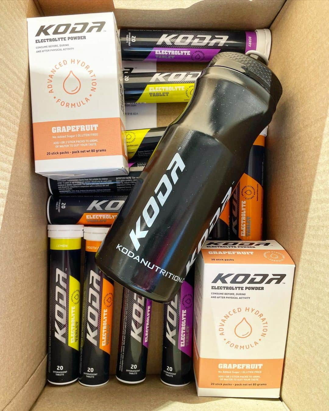 ムスタファ・アミニさんのインスタグラム写真 - (ムスタファ・アミニInstagram)「Happy to be assisted by @kodanutrition helping me stay hydrated on and off the pitch. Yummy flavours and sugar free!  Follow @kodanutrition and use discount MUSTAFA10 for 10% off your first order.   Stay healthy, stay hydrated 💧」9月19日 15時09分 - mustafaamini