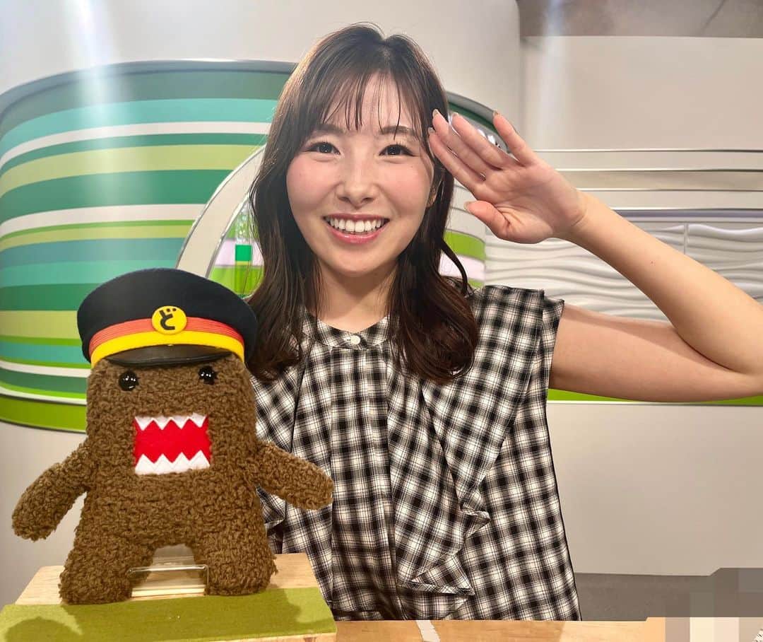 齋藤恵梨のインスタグラム：「. 【ひるまえほっと】 . きょうもご覧いただき ありがとうございました🌸 . 画面の中にいつも一緒にいてくれる 鉄どーもくん。 心強いよ。」