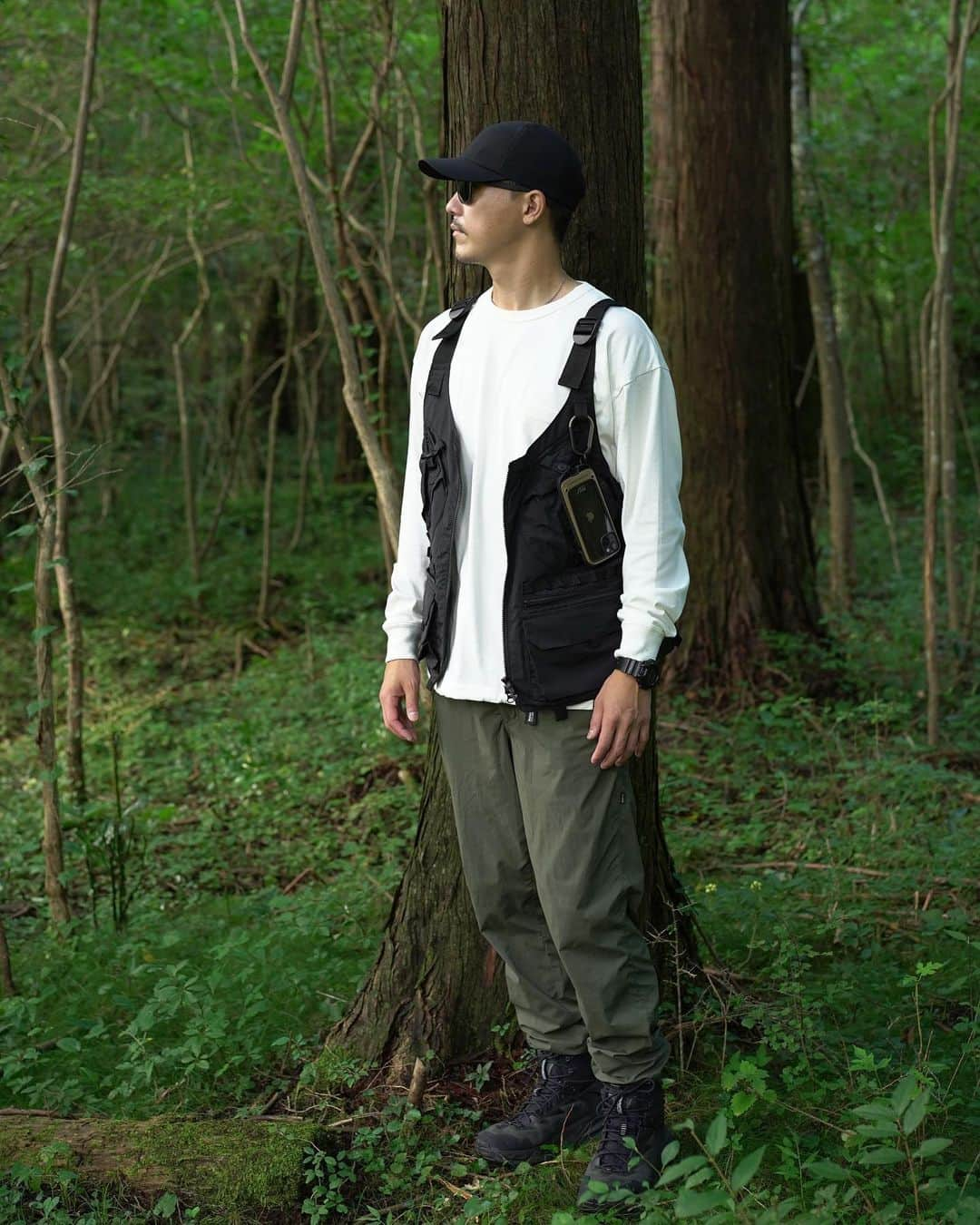 ROOT CO. Designed in HAKONE.のインスタグラム：「. Restock.  grn outdoor TEBURA VEST ROOT CO. Collaboration Model  #grnoutdoor #teburavest #teburavest21 #rootco #root_co #triadcarabiner #shockresistcaseplushold #outdoor #outdoors」