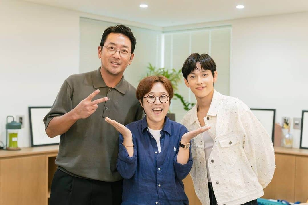 イム・シワンさんのインスタグラム写真 - (イム・シワンInstagram)「비보티비 어서오쎄오 오후 5시」9月19日 15時21分 - yim_siwang