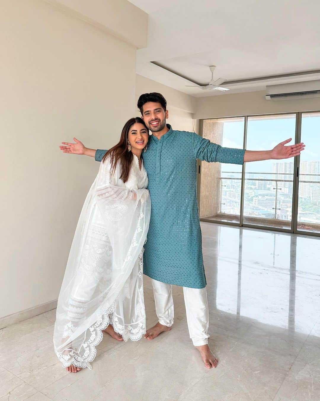 Aashna Shroffのインスタグラム：「new beginnings 🏠🙏🏻✨」
