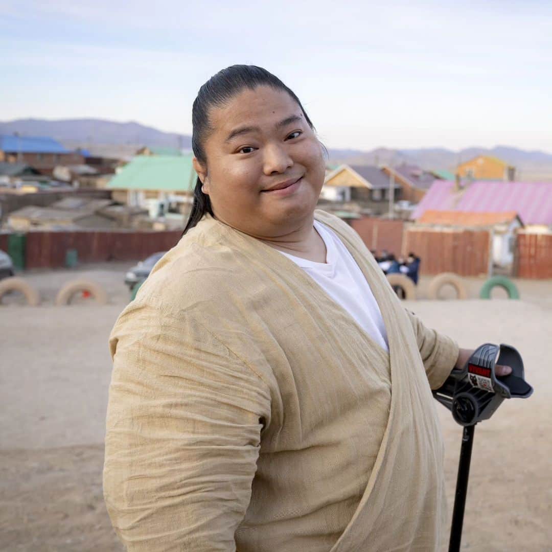 のインスタグラム：「VIVANTがついに最終話を迎えました🙏🎊 福澤監督はじめスタッフさん、役者の皆様も本当にお疲れ様でした！ このような大作に参加させていただけた事に心から感謝しています🙇‍♂️🔥 そして沢山の方々にドラムという役も受け入れてもらい、VIVANTを楽しんでいただき本当にありがとうございました❗ 引き続き『ドラムに会いに行こう』で地方を巡るのでVIVANTロスの方は是非会いに来てください📱👋 U-NEXTでも全話配信中なので是非ご覧下さい📺️❇️ #𝐕𝐈𝐕𝐀𝐍𝐓 #富栄ドラム」