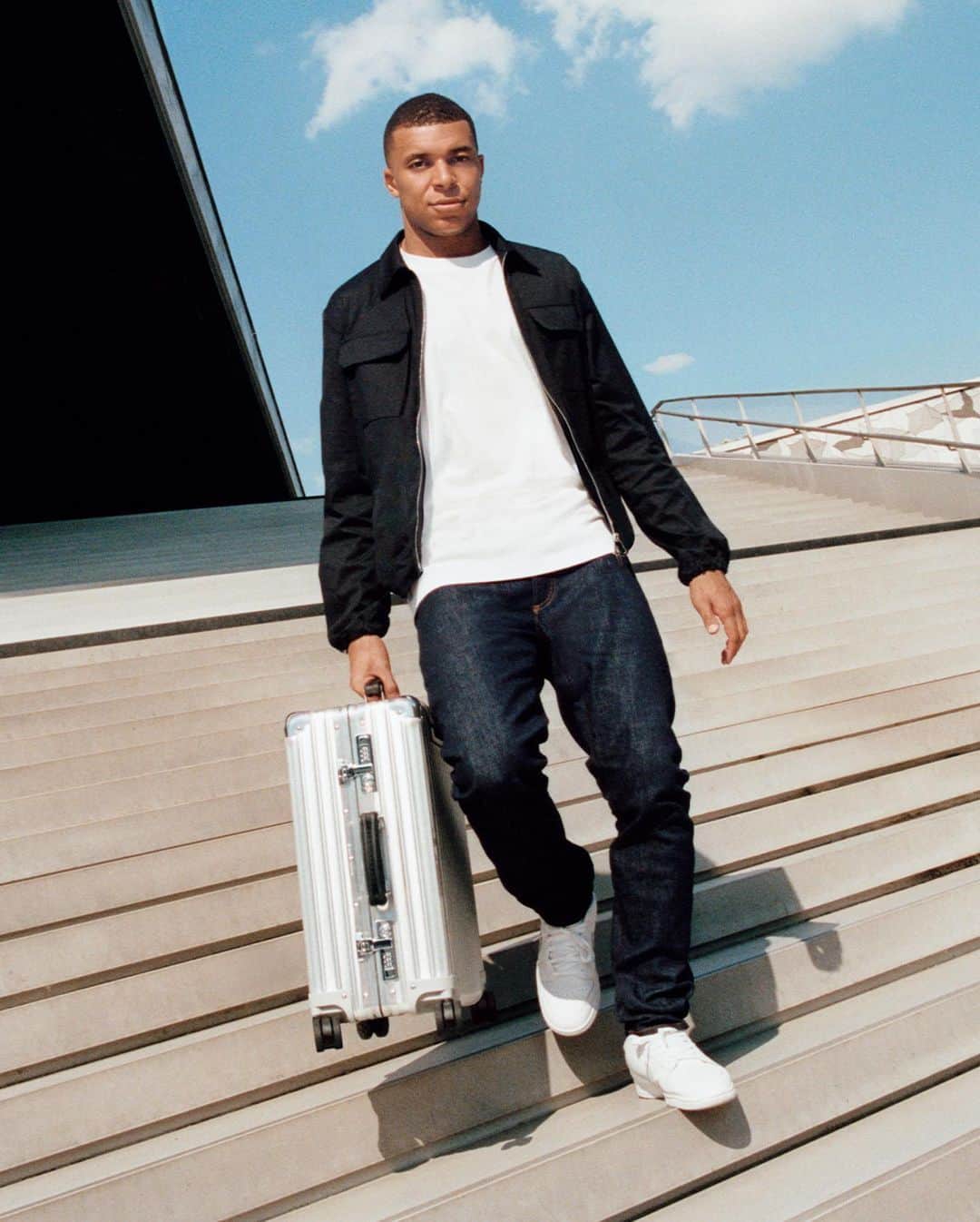 LVMHさんのインスタグラム写真 - (LVMHInstagram)「@rimowa unveiled ‘Never Still 4,’ its new global campaign featuring ROSÉ, Sir Lewis Hamilton and Kylian Mbappé, scored by Hans Zimmer.  #LVMH #RIMOWA」9月19日 15時41分 - lvmh