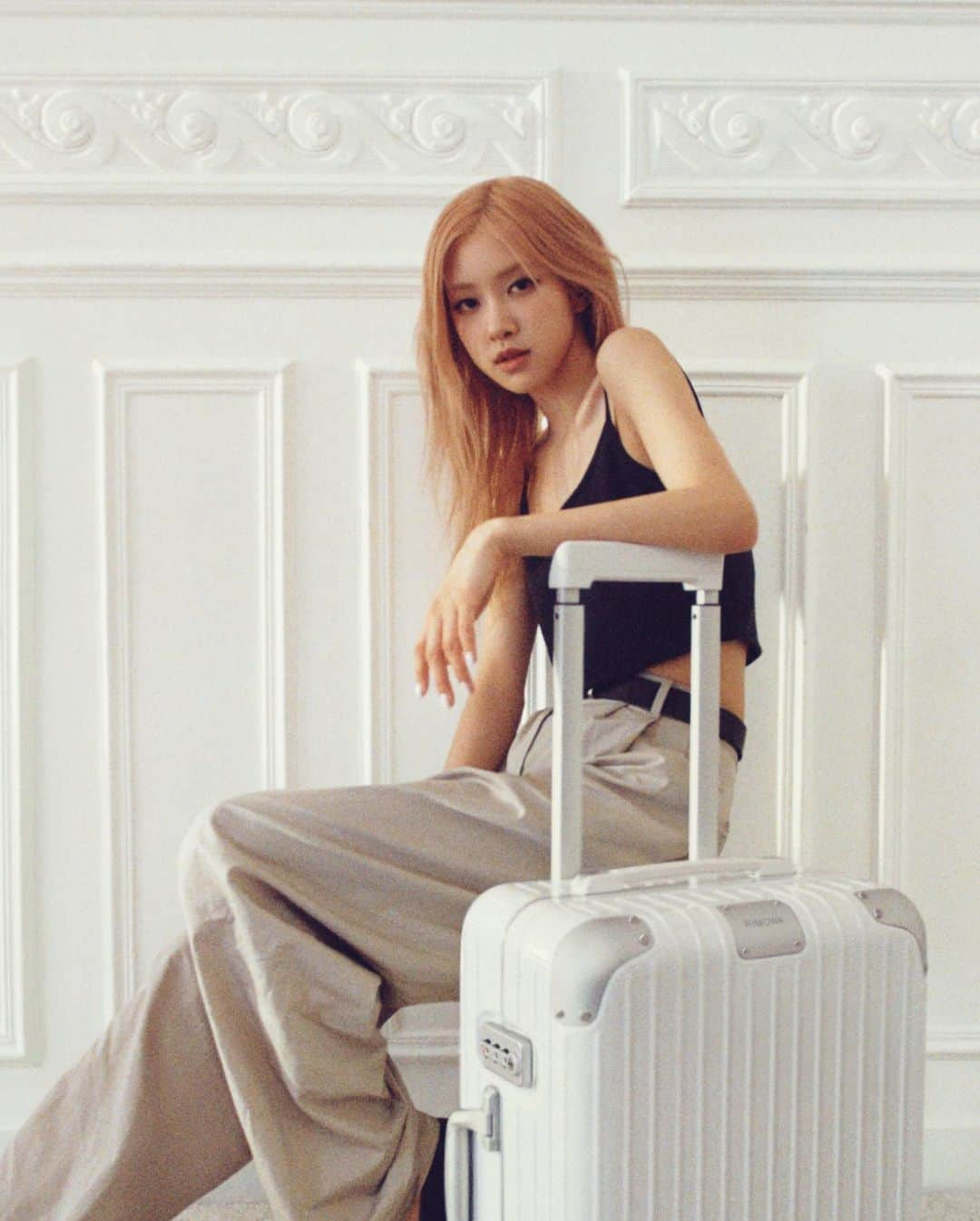 LVMHさんのインスタグラム写真 - (LVMHInstagram)「@rimowa unveiled ‘Never Still 4,’ its new global campaign featuring ROSÉ, Sir Lewis Hamilton and Kylian Mbappé, scored by Hans Zimmer.  #LVMH #RIMOWA」9月19日 15時41分 - lvmh