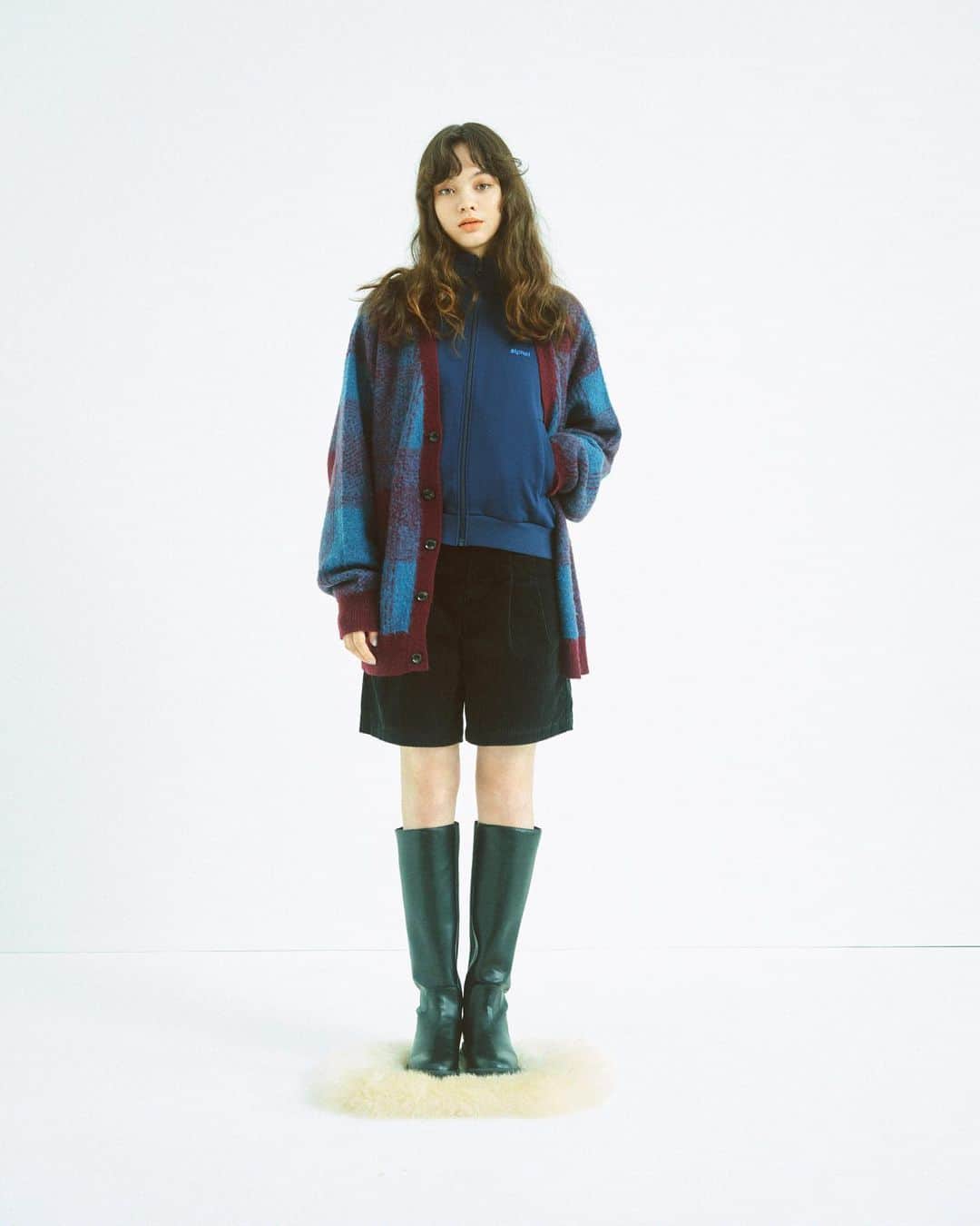 のインスタグラム：「(RAGEBLUE) DAILY STANDARD  20 STYLES WITH CARDIGAN  ◾︎ 総柄/モヘヤニットカーディガン(704326) 　¥6,930 (tax in)  さらっと羽織れる着まわしやすさに、 好みにあわせて選べる多彩なデザイン。 そんな秋の定番アイテム、カーディガンをピックアップ！ 20のスタイルサンプルから、 理想の着こなしを叶える1着を見つけよう。  ————————————  WEBストアはプロフィールURLからチェック✨ ▶️ @rageblue_official   #RAGEBLUE#レイジブルー #DAILYSTANDARD #rageblue_women  #vintagelike#vintage #ニット#ニットコーデ #カーディガン#カーディガンコーデ  #カジュアルコーデ#メンズコーデ #メンズファッション#coordinate  #メンズカジュアル#きれいめコーデ #秋コーデ#秋服コーデ#秋服」