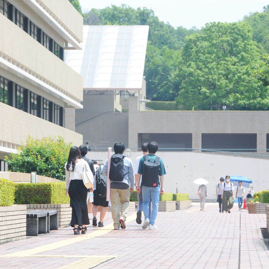 法政大学のインスタグラム：「（@hosei_university）いよいよ明日から秋学期授業開始です😄みなさんの夏はいかがでしたか。元気なみなさんの姿を楽しみにしています～💕 写真はこの夏の多摩キャンパスの写真です。  #法政大学 #法政 #大学 #春から法政 #春から大学生 #受験生 #多摩 #キャンパスライフ #大学生活 #試験 #勉強 #授業 #HOSEI #hoseiuniversity #hosei #university #student #campuslife」