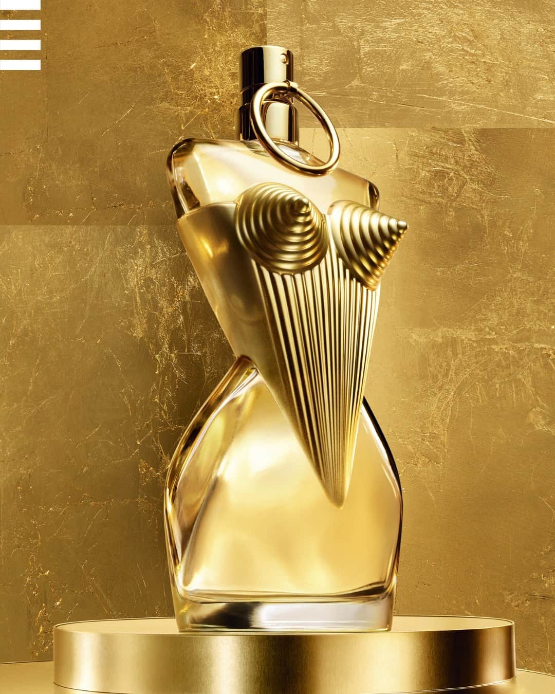 セフォラのインスタグラム：「Une sensation de baiser salé 🌠 La nouvelle eau de parfum @jeanpaulgaultier Gaultier Divine est une fragrance solaire, aux accords à la fois floraux et gourmands. ​Surprenant et addictif, tout simplement divin ! ​⁣ ⁣ Disponible chez Sephora.⁣ #SephoraFrance #Fragrance #jeanpaulgaultier #iamdivine​」