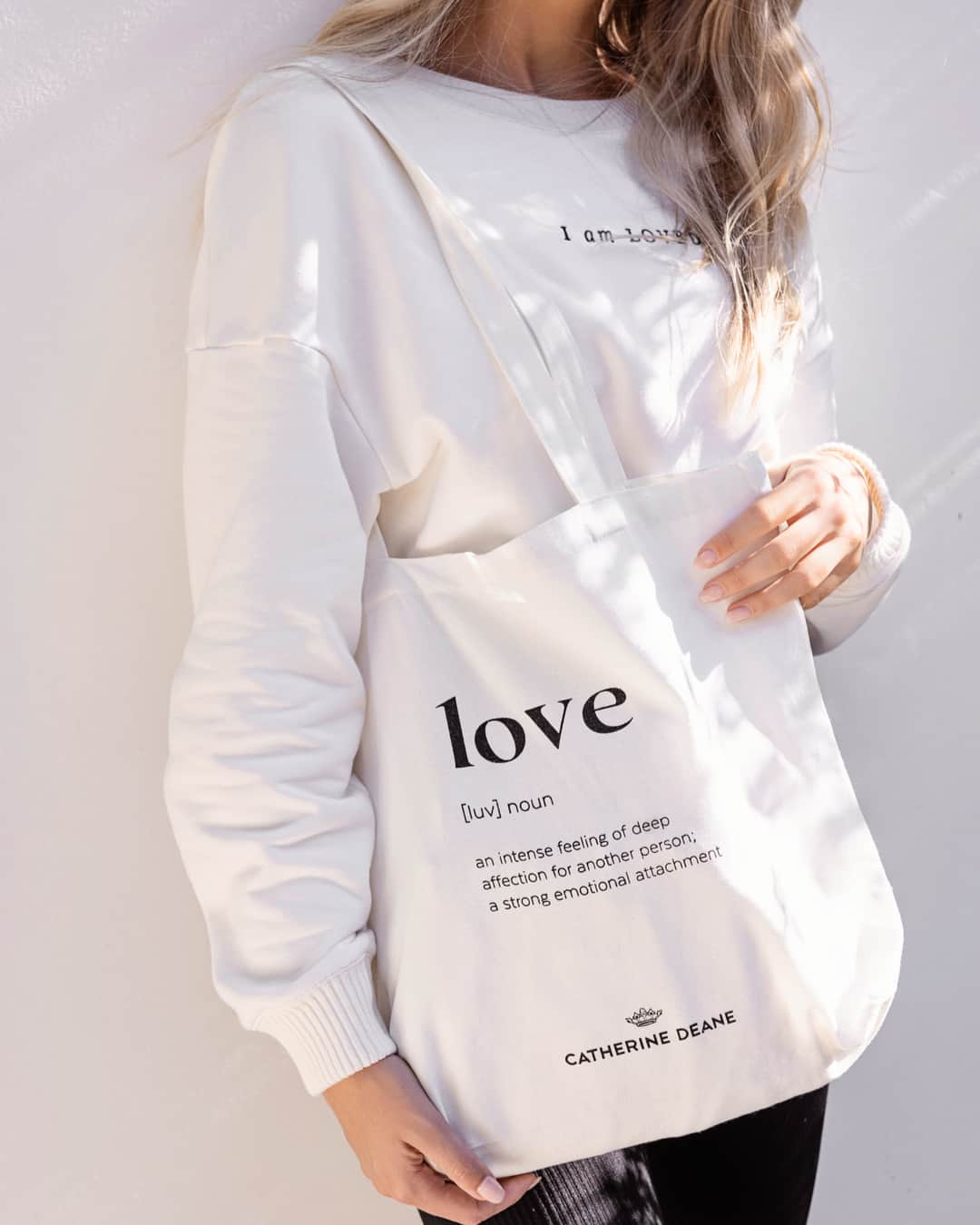 キャサリンディーンさんのインスタグラム写真 - (キャサリンディーンInstagram)「Our sustainable LOVE tote bags are handmade from 100% cotton. These gorgeous bags are the perfect all-rounder - from the office to the beach, spread the LOVE by adding this tote to your everyday look! ⁣  #catherinedeane #iamloved #youareloved #loved」9月19日 16時01分 - catherine__deane
