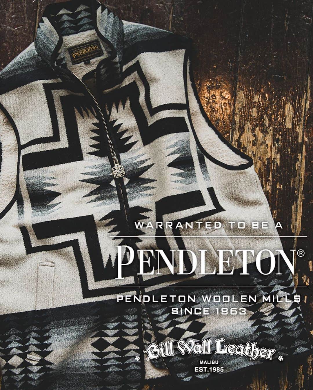 Bill Wall Leather × BEAMSさんのインスタグラム写真 - (Bill Wall Leather × BEAMSInstagram)「【Special Collaboration】PENDLETON × Bill Wall Leather　9.22（Fri）Release  We will be releasing the 4th collaboration item between the jewelry brand〈Bill Wall Leather〉, born in Malibu, California, in 1985, and the long-established woolen wear/blanket brand〈PENDLETON〉, founded in Oregon, USA, in 1863! This collaboration includes staple items, open-collar shirts, and fully customized boa vests made from design patterns. Buttons used for the item and some zipper pulls use silver parts for the collaboration.〈Bill Wall Leather〉designers proposed the vest designs and selected the colors of the open-collar shirts and the vests. HARDING, which is a pattern that represents the brand, was incorporated into the vest to celebrate the 100th anniversary. It is a design that can be worn in outdoor situations, but it is also a design that is useful for town use because of its monotone-based color. Placing a boa on the inside makes it highly cold-resistant, and it can be worn over many seasons. Also, all items especially feature the name tags of both brands. They are special items that incorporate the skills of the jewelry brand powerhouse, Bill Wall Leather, into a long-beloved item from a long-established brand. Please look forward to it!  ・BEAMS NEWS ⇨ https://www.beams.co.jp/news/3698/ __________   【Special Collaboration】PENDLETON × Bill Wall Leather　9.22（金）リリース  1985年カリフォルニア・マリブにて誕生したジュエリーブランド〈Bill Wall Leather〉と、1863年アメリカ・オレゴンにて創業した老舗ウールウエア・ブランケットブランド〈PENDLETON〉のコラボレーションアイテムの第4弾をリリースします！ 今回は、本コラボレーションでは定番アイテムとなったオープンカラーシャツに加え、型から完全別注で製作したボアベストが登場します。 アイテムに使用するボタンの一部や引き手には、コラボレーション用に製作したシルバーパーツを採用。ベストのデザイン提案に加え、オープンカラーシャツ、ベスト共にカラー選定は〈Bill Wall Leather〉デザイナー自身が行いました。 ブランドを代表する柄である『HARDING』は今年で誕生100周年を迎えるということでベストに落とし込み、アウトドアシーンはもちろんのこと、モノトーンベースのカラーにすることでタウンユースとしても活躍するデザインに。裏側にボアを配すことで防寒性も高く長いシーズン着用できるアイテムです。また、全てのアイテムには両者のネームタグが付属する特別仕様。老舗ブランドの長年愛されているアイテムに、ジュエリーブランドの雄である〈Bill Wall Leather〉のギミックが加わったスペシャルアイテム。是非ご期待ください！   ・BEAMS NEWS ⇨ https://www.beams.co.jp/news/3698/  @pendleton_jp @billwallleather_beams @beams_official #pendleton #billwallleather #beams #silver #ペンドルトン #ビルウォールレザー #ビームス #シルバー」9月19日 16時04分 - billwallleather_beams