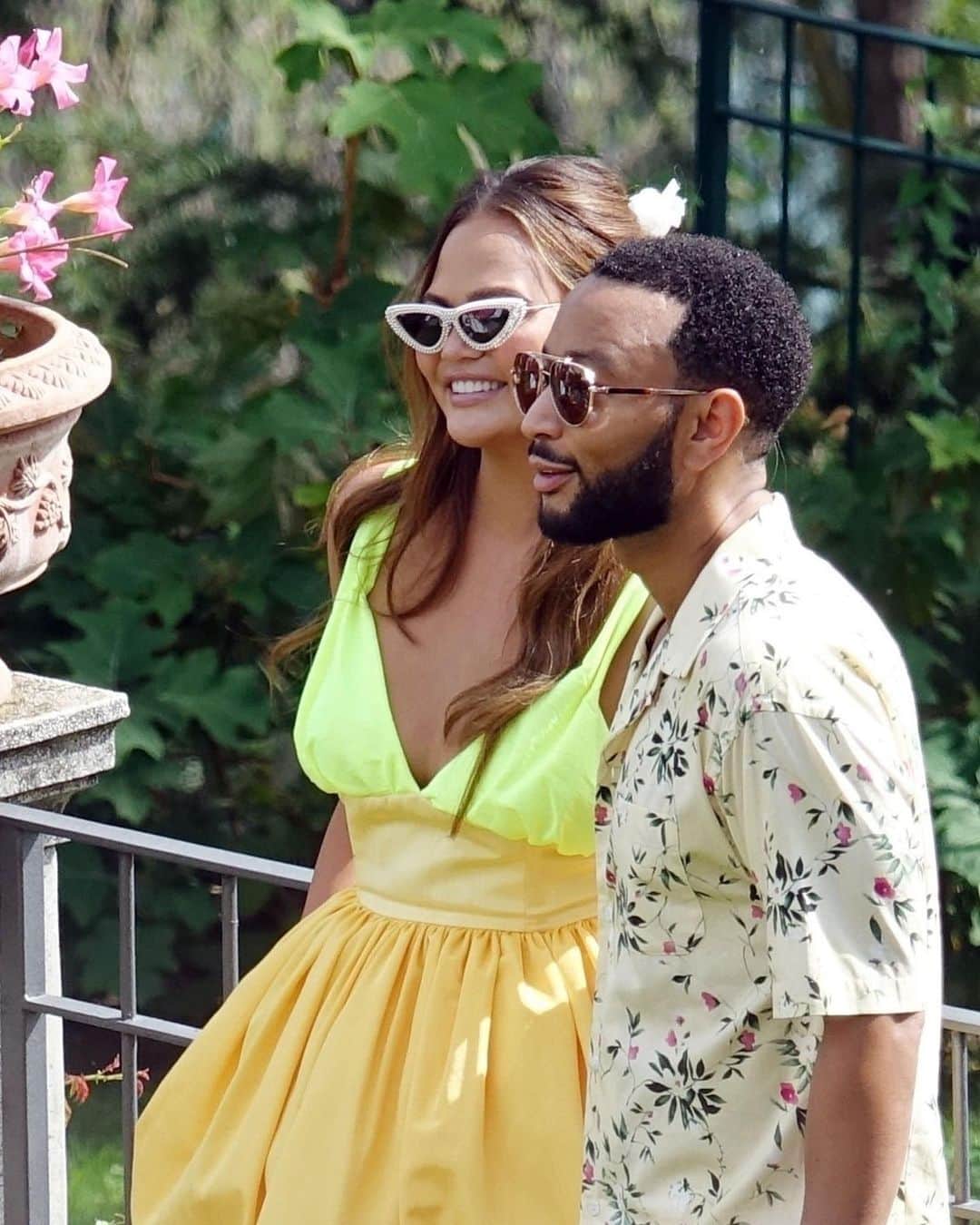 Just Jaredさんのインスタグラム写真 - (Just JaredInstagram)「Chrissy Teigen and John Legend are showing off their love to the world by engaging in some PDA during a pool party celebrating their 10th anniversary. We've got more pics of the cute couple over at JustJared.com! #ChrissyTeigen #JohnLegend Photos: Backgrid」9月19日 16時05分 - justjared