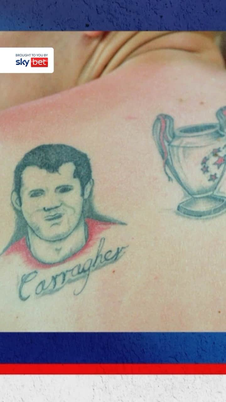 ジェイミー・キャラガーのインスタグラム：「The Champions League is back! 🏆  Who will be getting immortalised in history this season - just like @23_carra in 2005?! 🤣   Watch The Overlap On Tour on Sky On Demand & NOW TV 📺」