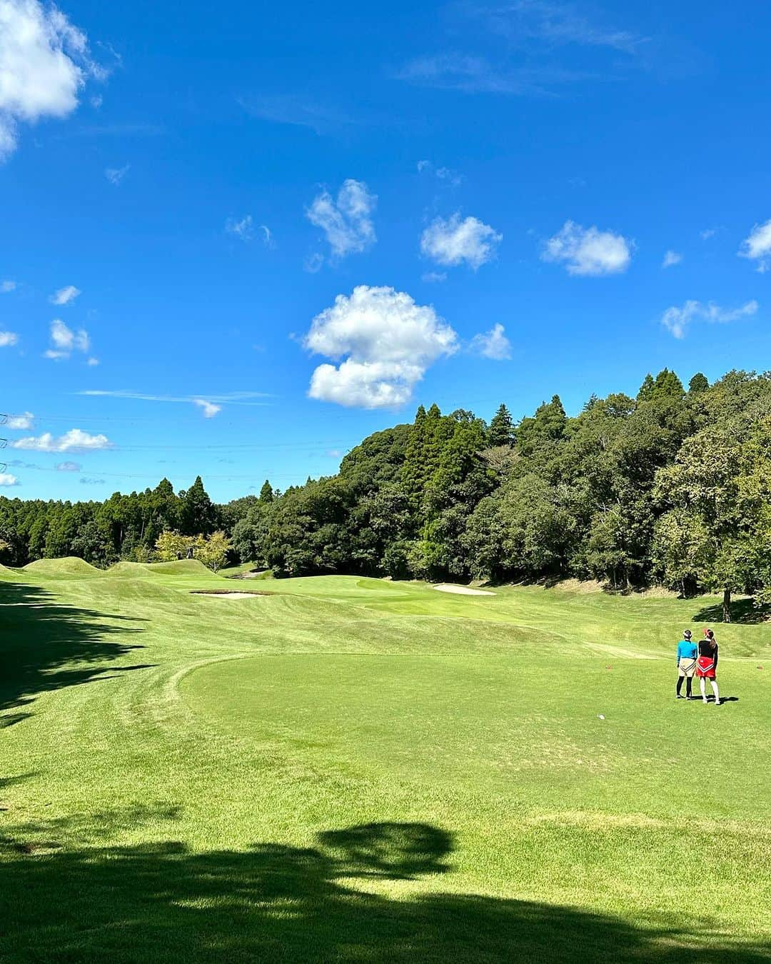 原史奈さんのインスタグラム写真 - (原史奈Instagram)「いい天気すぎて暑かったロケ⛳️ すっごく楽しかったです🤣 ゴル友をお誘いしてのロケ さてさて隣はどなたでしょう？？ またオンエア決まったらお知らせしますね‼️ タイムライン流れてくれますように✨ #ゴルフロケ #ゴル友 #楽しいロケ #快晴 #原史奈  #ゴルフ #ゴルフレッスン #ゴルフ女子 #ゴルフ大好き #golf #ゴルフウエア #ゴルフコーデ #ゴルフグッズ #ゴルフ動画 #ping #g410 #callaway #paradym #paradymmaxfast #even #archivio #アルチビオ #eyevol #cuartounited #instagolf」9月19日 16時26分 - fuminahara