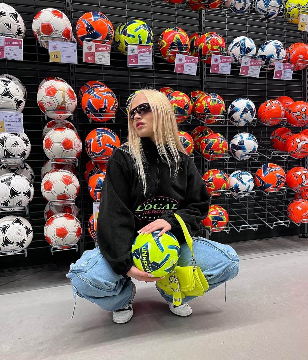 LOCAL HEROESのインスタグラム：「Okay Guys, we’re backkkkk  Did you miss us? 💅🏻 🥵  Cozy LH Fleece back in stock!! Mamy ograniczone ilość, dlatego kupujecie póki są. 🫶🏻☁️」