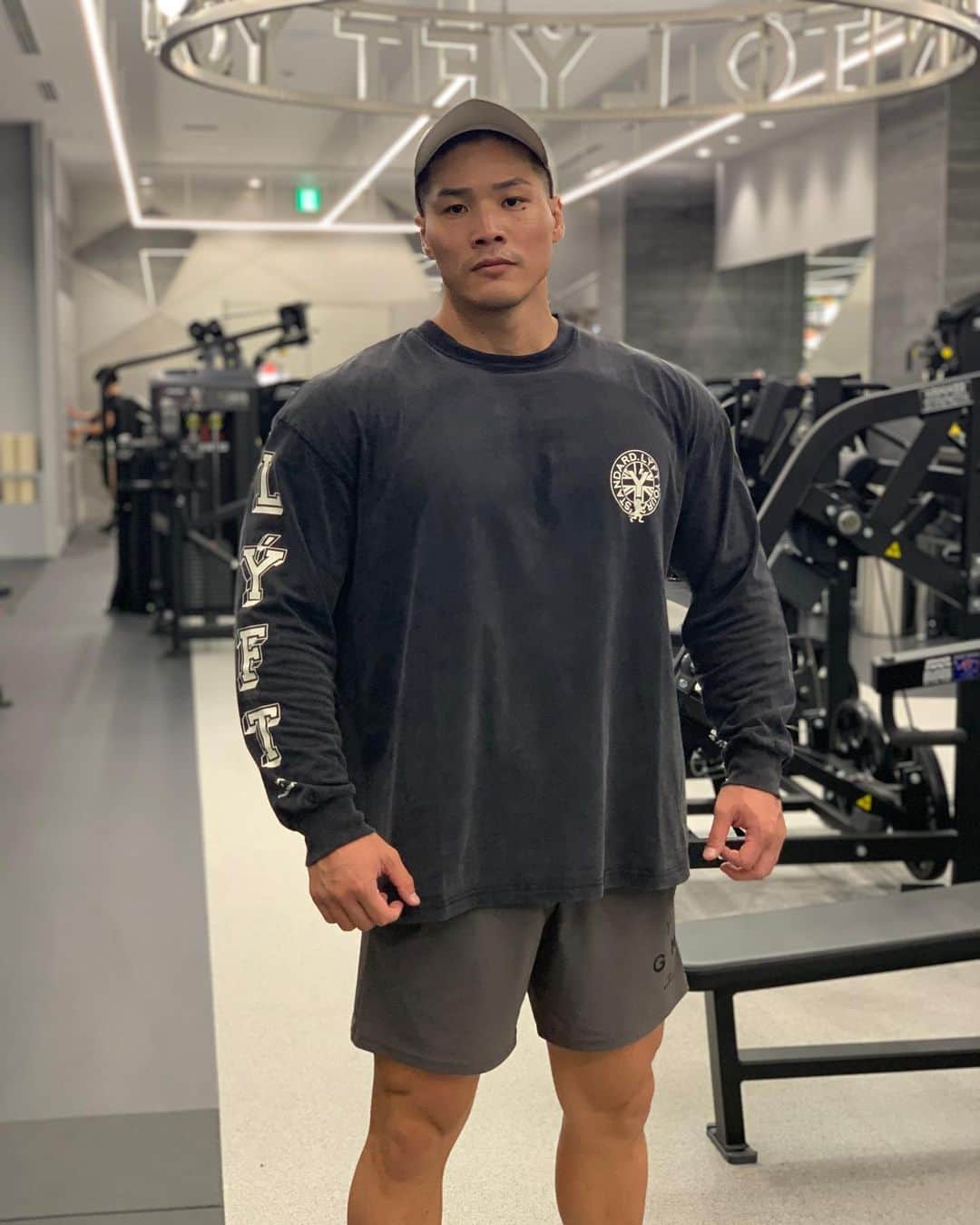 田口純平のインスタグラム：「今日は胸の日  メンズフィジークのルール改正されたけど、 俺はまだまだでかくなれるから筋量増やしてくよ👍」