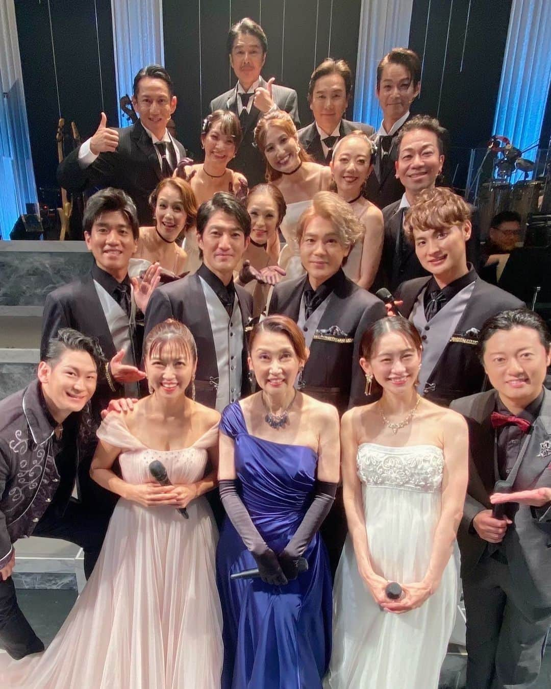 彩花まりさんのインスタグラム写真 - (彩花まりInstagram)「. #KLコン 昨日Bプログラムが 無事に終了しました☺️ 今日1日やすんで 明日からはC、Dプロの 稽古→本番の生活が始まります😎 ガラッと変わる雰囲気を お楽しみくださいね✨  #シアタークリエ #コンサート #彩花まり」9月19日 16時31分 - _mari_ayaka