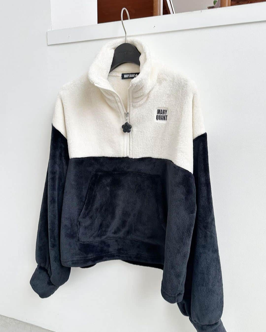 MARY QUANT officialのインスタグラム：「- #デイジースライダーハーフジッププルオーバー - #MARYQUANT #2023AUTUMN #NEWITEMS #FASHION - #マリークヮント #プルオーバー #ハーフジップ」
