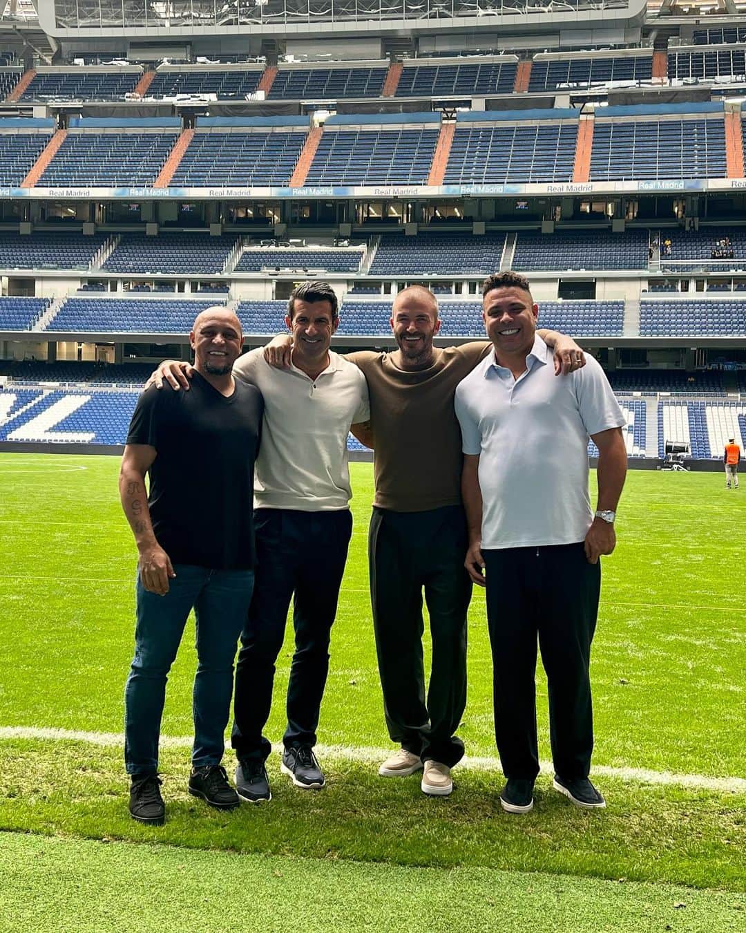 ルイス・フィーゴのインスタグラム：「There’s something big coming! Is always amazing to be together 🤩👌🔝」