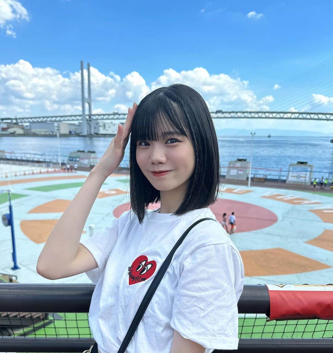 のインスタグラム：「♡  夏の空！！☀️☁️  ・ ・ ・ ・ ・ ・ ・ ・ ・ ・ #夏 #夏空 #海 #夏休み #アイドル #黒髪ボブ #ボブ #ボブヘア #peace #idol #japanesegirl #japaneseidol」