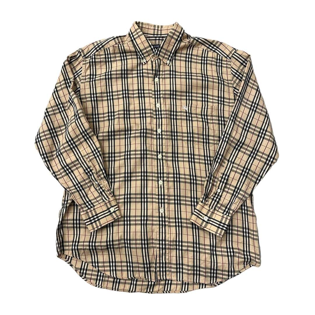 ジャムルのインスタグラム：「Burberry check ボタンダウンシャツ ¥9800+tax(10780) . Burberryの代名詞、ノバチェック通称バーバリーチェック。 どの時代も愛された、普遍的な定番アイテムです。 モードにもストリートにもハマるオススメの1枚。 .  WEB SHOPに入荷しております。 是非ご覧ください。 jammru.com  #お問い合わせはお電話で承ります #jammru#burberry  #osaka  #fashion  #streetstyle  #streetfashion  #vtg  #vintage  #used  #usedclothing  #古着 #古着屋 #ファッション #70s #80s #90s」