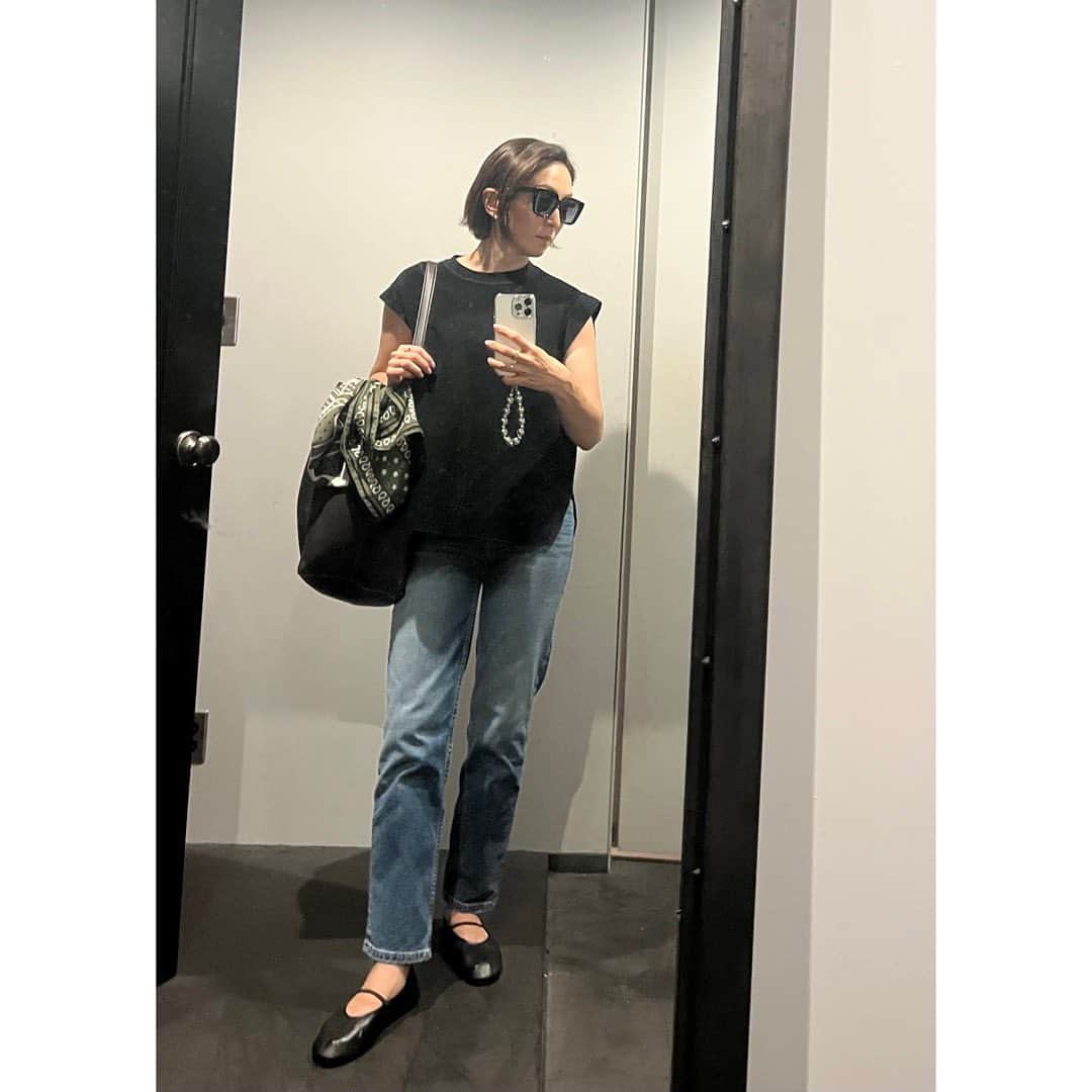 高橋志津奈のインスタグラム：「今日も撮影 . 朝早かったのであれ？涼しい？とか思ったら朝だけだった😅😅 . でも足元だけでも少しね、秋を、、w . #shizunascoordinate」