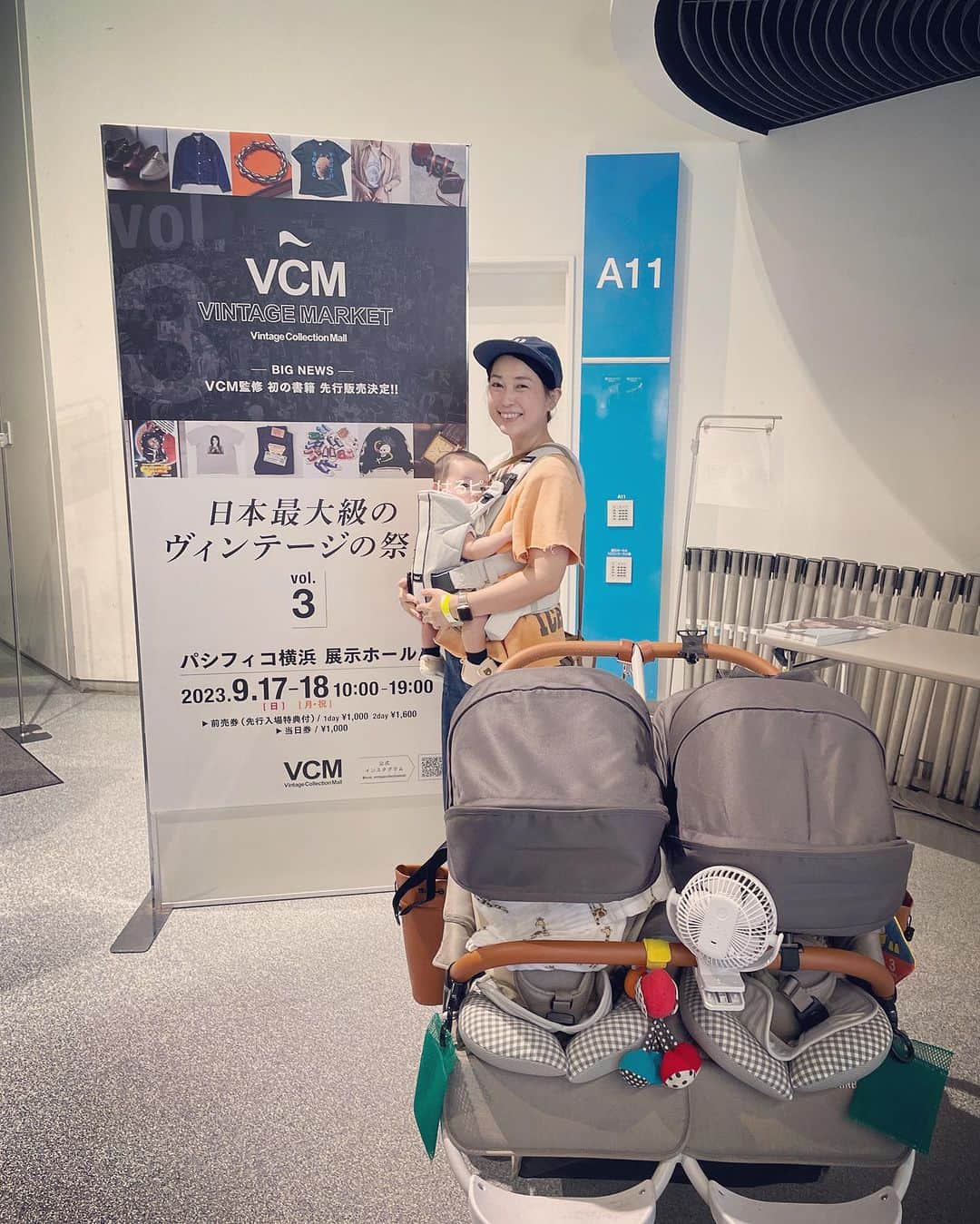 美甘子のインスタグラム：「三連休、パシフィコ横浜で開催されていた、ヴィンテージ古着のイベントVCM @vcm_vintagecollectionmall  へ家族で行ってきました。夫こーくんが古着好きなので、夫婦で古着着てお出かけ。すごい盛り上がりでした。帰りにIKEAに寄れたのも楽しかった。IKEAでご飯食べるのが好きです。妊娠前にいつか子どもができたら家族でIKEA行きたいなと思っていたので夢が叶いました☺️ #vcm  #IKEA港北」