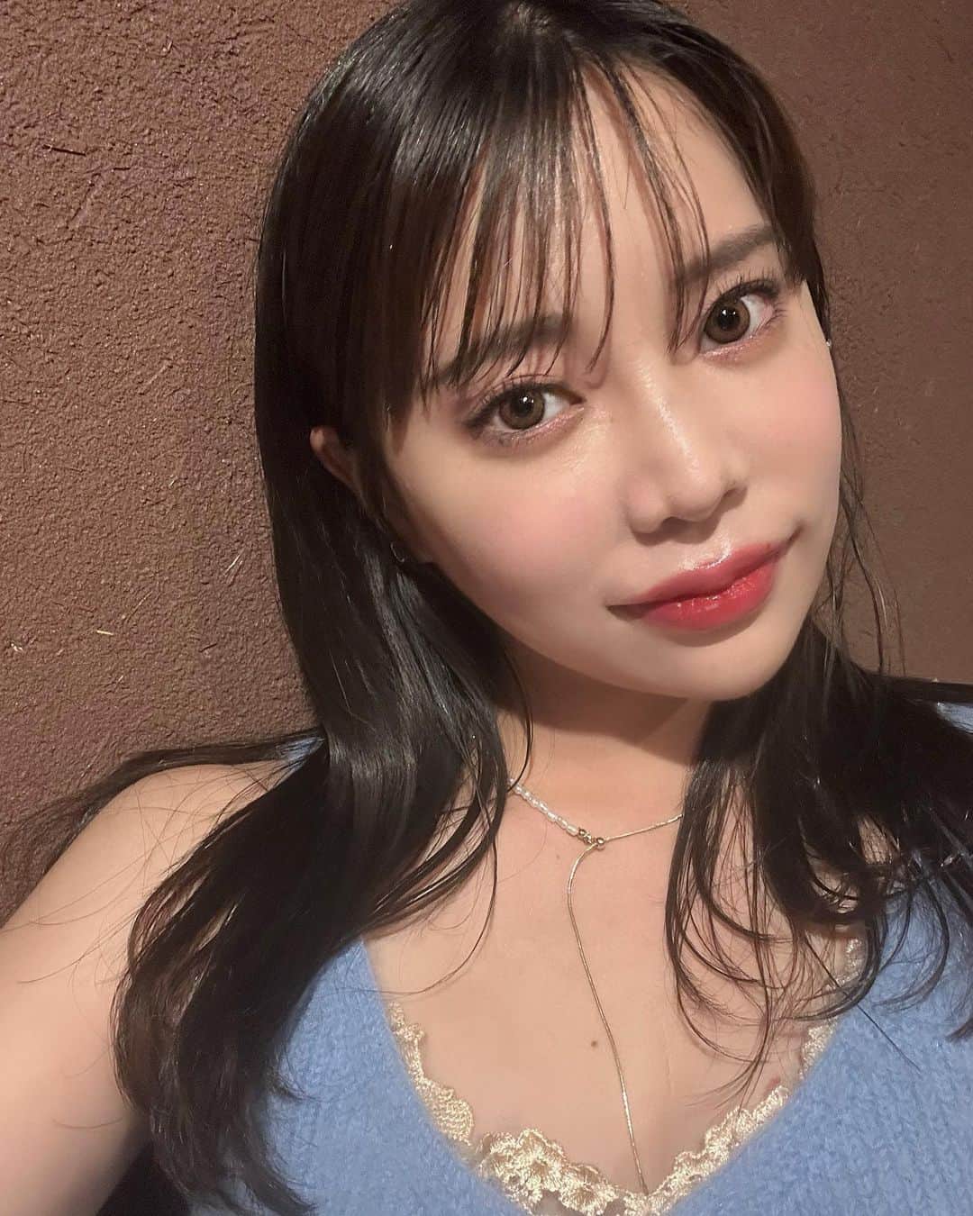 林田沙綾のインスタグラム：「Tクリニックで ヒアルロン酸注射をしてもらったよ🫶🏻 鼻筋がシュッと通るように 1ミリ単位で、絶妙にわかるかわからないくらいの程よい感じが @tclinic_sagara 先生は本当に上手です🥺 痛みもなく安心してでしました！ ビフォーアフター動画作ったので みてほしい〜🫶🏻🫶🏻🫶🏻  #Tクリニック #ヒアルロン酸」