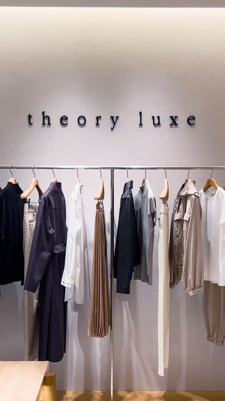 Theory luxe official account.のインスタグラム：「［NEWS］ theory luxe伊勢丹新宿店は、8月30日より本館3階 コンテンポラリーへショップを移設し、営業しております。  theory luxeの世界観を今まで以上に体感していただけるラグジュアリーな空間で、特別なアイテムも揃うブランド最新の店舗となります。  #theoryluxe #セオリーリュクス #伊勢丹新宿店」