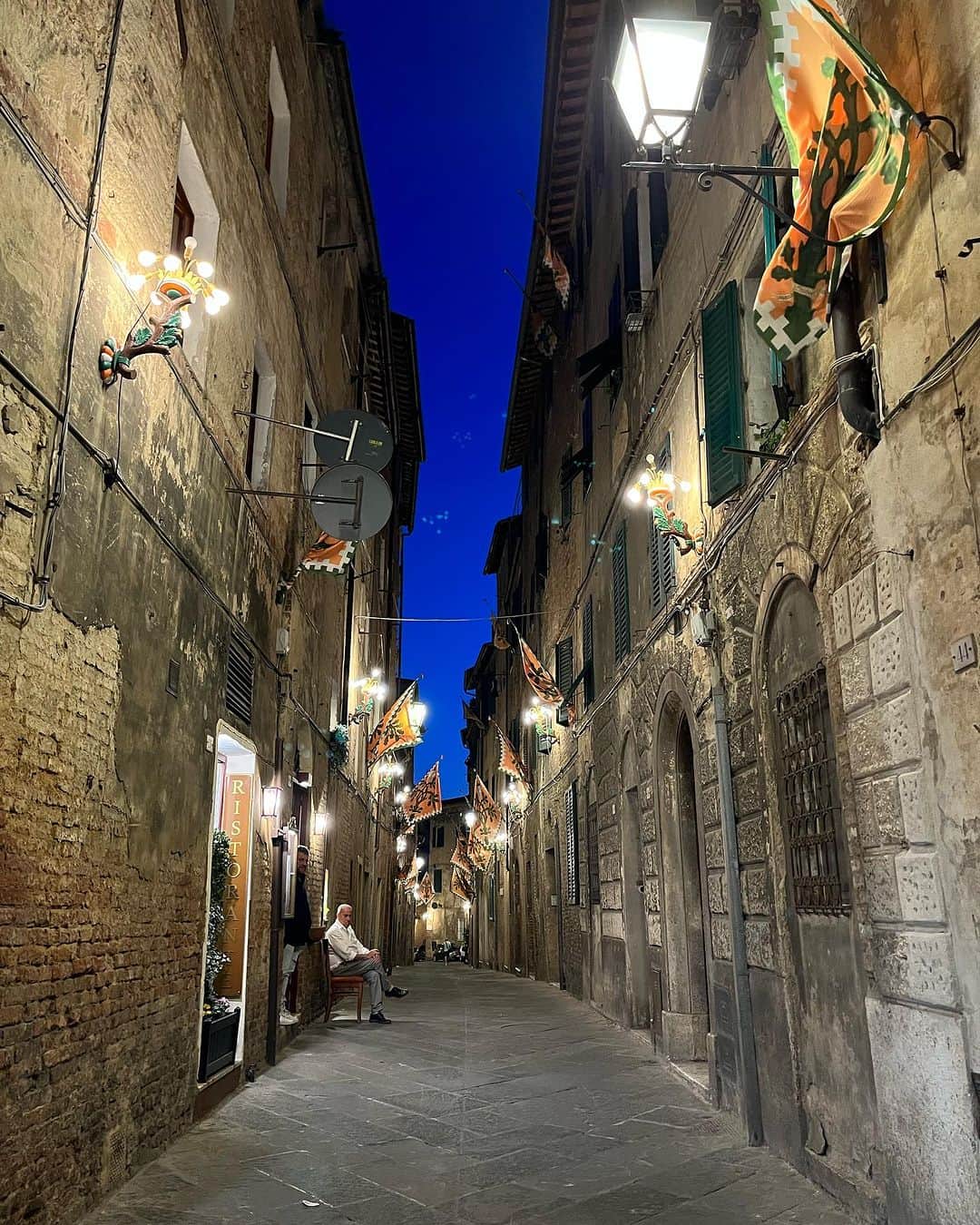 アンディー・トレスさんのインスタグラム写真 - (アンディー・トレスInstagram)「Siena memories 🫶🏼 #Tuscany #Siena」9月19日 22時20分 - stylescrapbook