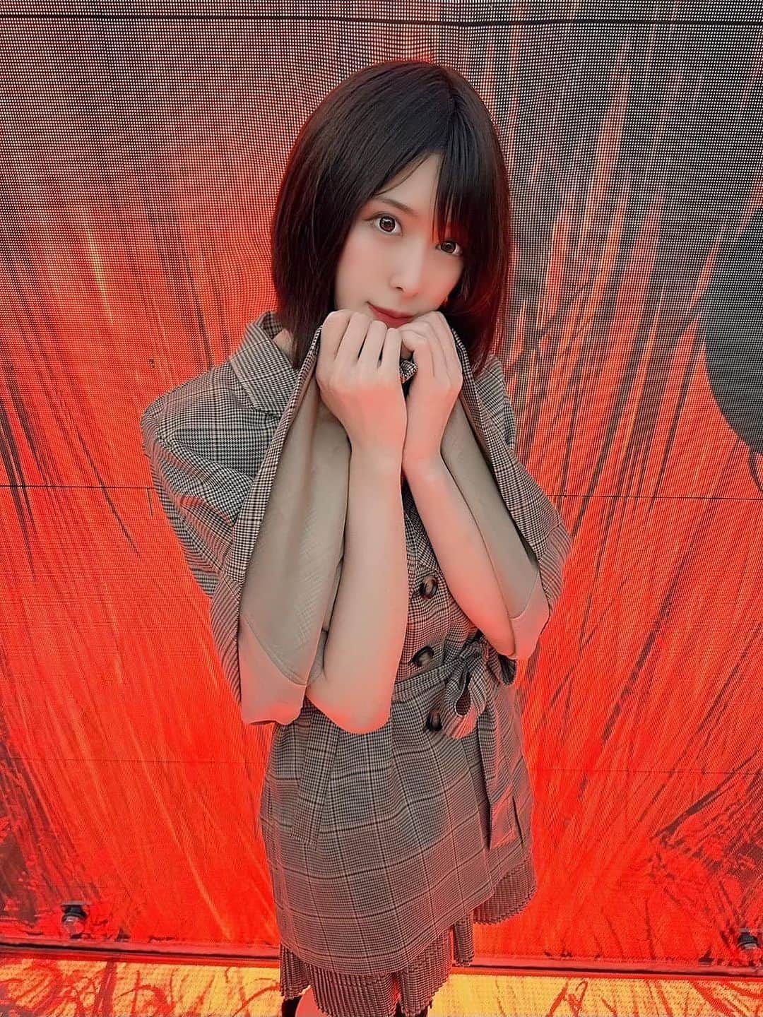 辻井ほのかのインスタグラム：「I like autumn fashion🍂💖  #autumn #fashion #orange #日本女孩 #日本美女 #性感女演員 #日本性感女星」