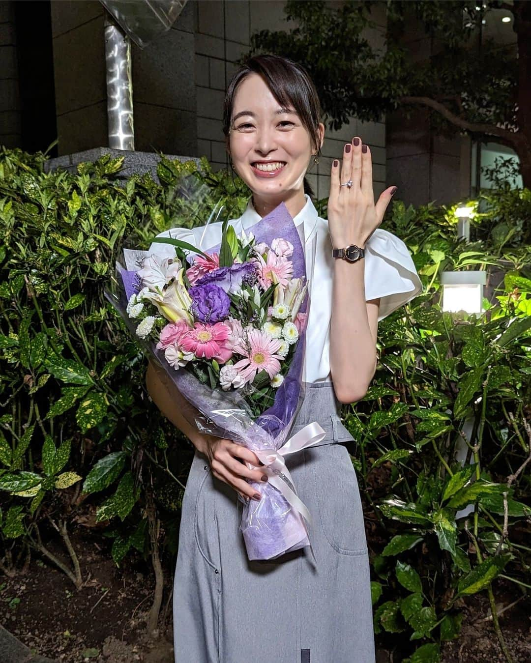 彼女たちの犯罪のインスタグラム：「. ／ #彼女たちのクランクアップ💐 ＼  繭美の親友・優子役 #朝倉あき さん✨  繭美役の #深川麻衣 さんとは お話したり、いつも楽しそうでした❣️  最終回は9月21日(木)24時09分放送🌟  「#彼女たちの犯罪」 #TVer にて、1〜3話・第9話配信中🎊 プロフィール欄のリンクからチェック！  #深川麻衣 #前田敦子 #石井杏奈 #毎熊克哉 #さとうほなみ #野間口徹」