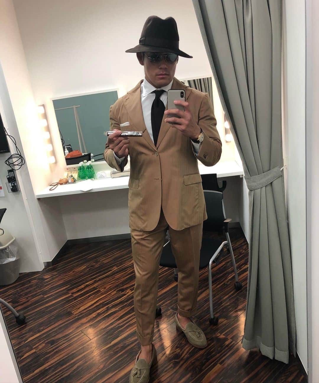 真田聖也のインスタグラム：「10/9両国国技館のIWGP世界ヘビー級選手権の会見でした。  ところでマフィア感出てるんですか?」