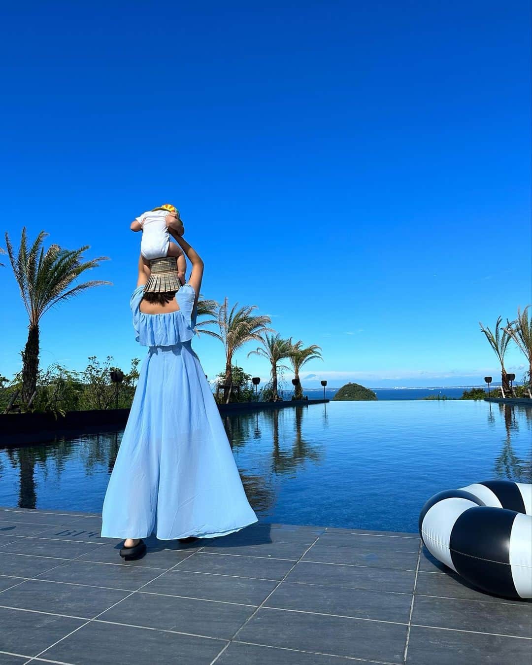 久保杏奈さんのインスタグラム写真 - (久保杏奈Instagram)「This is Newly Opened Hotels in Chiba！！  　@botanicalpoolclub   アニキ達のこだわりが詰まった最高なロケーションと美味しいご飯とリラックス出来る部屋で @seri___official と娘2人ととっても楽しい休日を過ごせました❤︎  子供達も沢山遊べて、帰りの車では爆睡！絶対またすぐ来まーす！ ❤︎❤︎❤︎❤︎❤︎❤︎❤︎❤︎❤︎❤︎  Special thx @zettoninaken」9月19日 17時11分 - ___iam_anna___