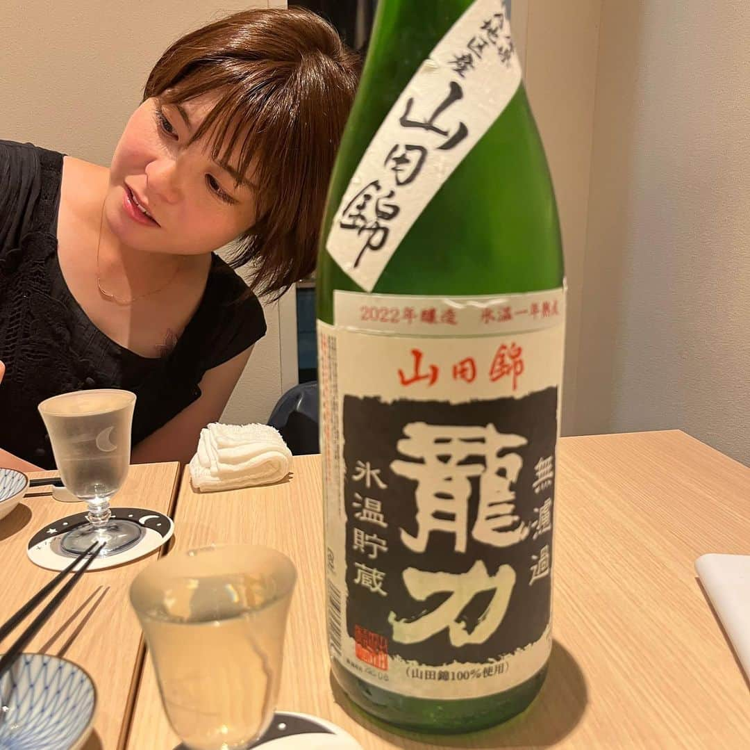 石川奈津紀さんのインスタグラム写真 - (石川奈津紀Instagram)「【きき酒師アナウンサーの会】 NHK仙台の岩間瞳キャスターと、念願の日本酒会をしました！ わたしが仙台にいたときに福島局にいて番組に出てもらったのがご縁で、お互い酒好きは把握していたものの、やっっと実現しました👏 とりあえずとても楽しかったことだけは覚えてる。 岩間ちゃんのおいしそうな表情をどうぞご査収ください。 岩間ちゃんありがとー！つぎは仙台で😍 * #岩間瞳 #てれまさ #きき酒師アナウンサー  #きき酒師アナウンサーの会」9月19日 17時27分 - natsukiishikawa1011