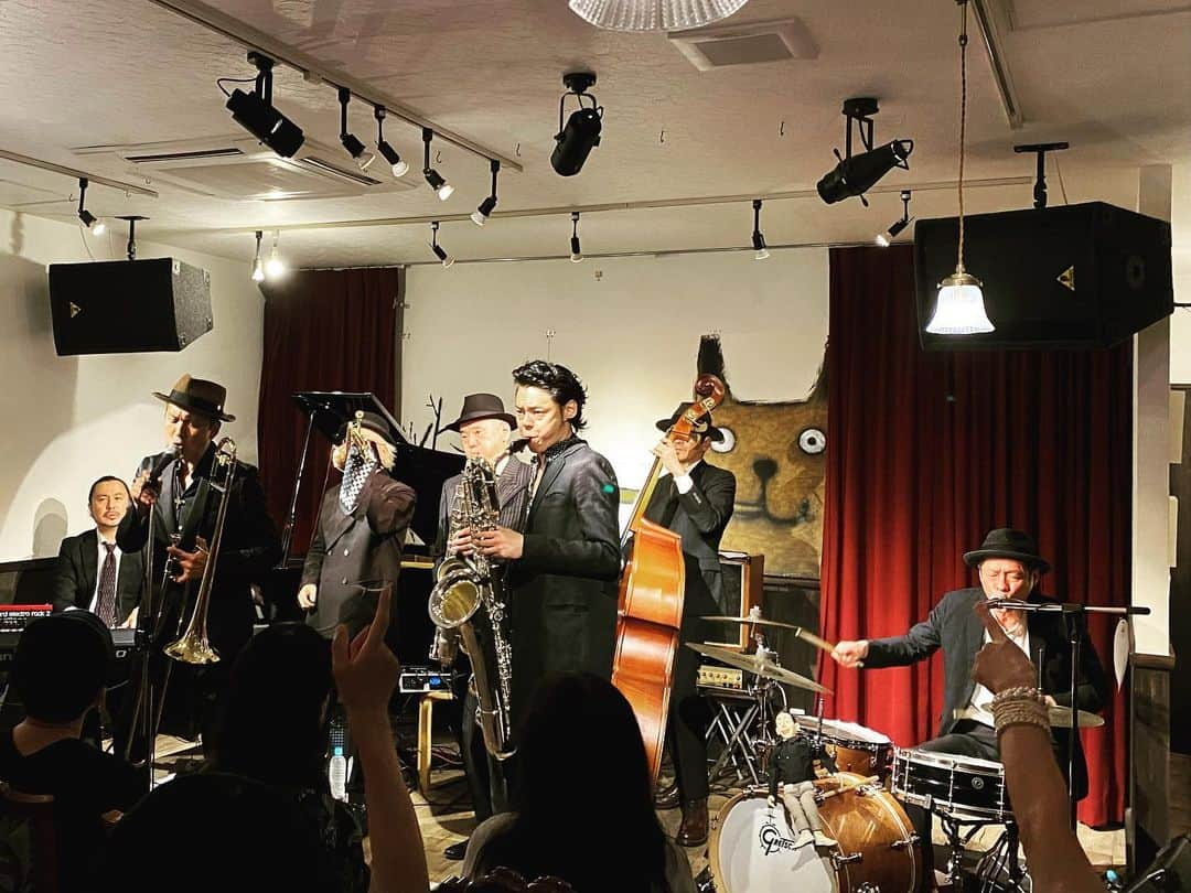 勝手にしやがれさんのインスタグラム写真 - (勝手にしやがれInstagram)「勝手にしやがれ 桐生Jazz & Blues Bar Villageありがとうございました！ グランドピアノ、やっぱりいいですね！！ またお邪魔できるのを楽しみにしています。  #勝手にしやがれ #kattenishiyagare #桐生」9月19日 17時23分 - katteni_shiyagare_official