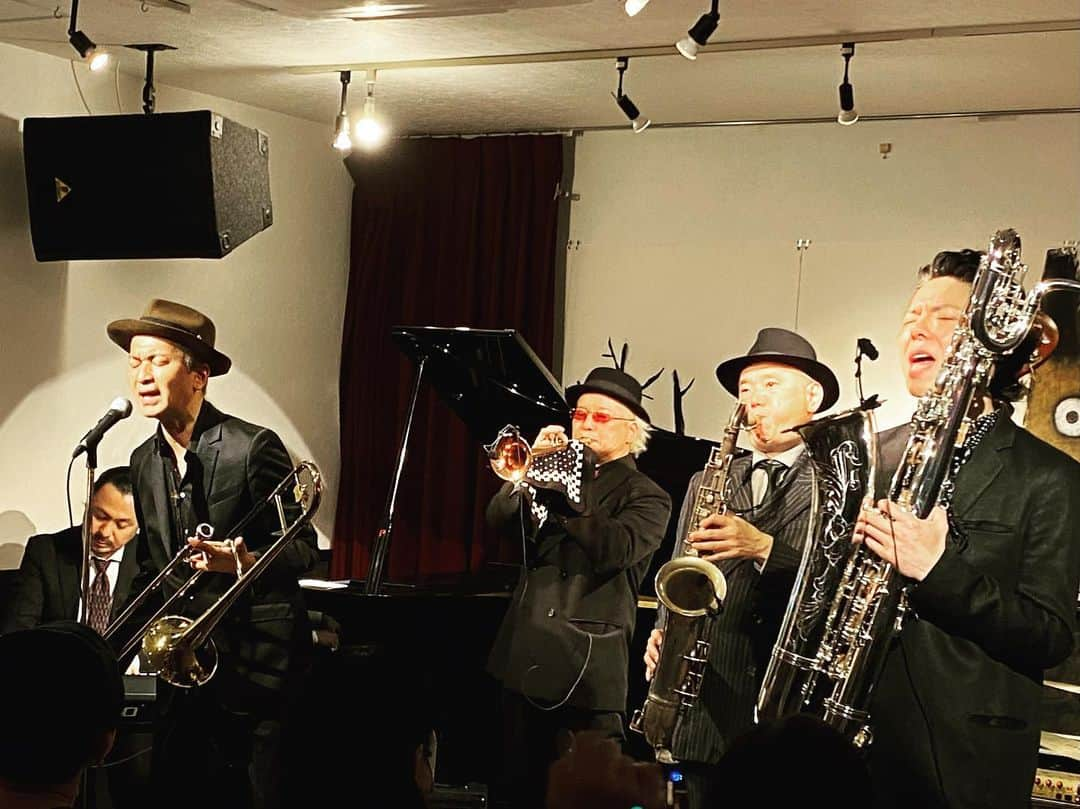 勝手にしやがれさんのインスタグラム写真 - (勝手にしやがれInstagram)「勝手にしやがれ 桐生Jazz & Blues Bar Villageありがとうございました！ グランドピアノ、やっぱりいいですね！！ またお邪魔できるのを楽しみにしています。  #勝手にしやがれ #kattenishiyagare #桐生」9月19日 17時23分 - katteni_shiyagare_official