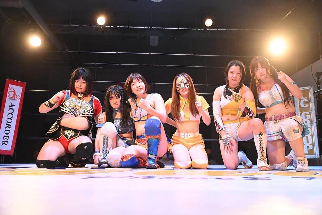 のインスタグラム：「昨日はwaveアミスタ大会にご来場の皆様ありがとうございました！  フレッシュな戦いでしたね！ 若いって良いなって思った大会でした。  そして大会後のちゃんすにご来店の皆様ありがとうございました！ 楽しい夜でした！  次のちゃんす当番はは20日、22日です！ お待ちしております！  今の通販サイトを閉店する事になりました。 違うサイトで通販を行いますので、今のサイトでセールを行なってます！ ぜひお買い求めください！  ▼ツクツクの「SHOPZABUN」は9月いっぱいをもって閉店の為、SALEを開催！ ツクツクの「SHOPZABUN」は9月いっぱいをもって閉店し、10月から新たなサイトでSHOPZABUBを開設します。 その為、今まで御利用していただいた皆様に感謝を込めて謝恩SALEを開催！ SALE品の他、9月21日〜28日の期間限定でランダムポートレート3種（おまけ付き）を販売致します。 ぜひこの機会にお買い求めください。  ●各選手ランダムポートレート3種（おまけ付き） ランダムポートレートを3枚 ➕復刻版ポートレートorきずな＆炎華非売品ポートレートのいずれか1枚 ➕選手のチェキ1枚 ※全てランダムになりポートレートは選べません。 ■価格:2,000円(税別)  ※お名前をニックネームにしたい場合は備考欄にお書き下さい。  ▼ポートレートの締め切り ■9月28日(木)23時59分まで。 ※銀行振込の場合は9月27日(水)15時まで。 入金確認出来ない場合は、自動キャンセルさせて頂きます。  ※キャンセルされる場合は9月27日(水)15時までにご連絡ください。 それ以降のキャンセルは無効とさせていただきます。  ※交通・配達の事情により配送が遅れる場合もございますので、ご了承ください。  ▼謝恩セール商品 ●各種DVD ■価格:1,000円～2,000円(税別)  ●waveキャップ ■価格:2,000円(税別)  ●各種旧アクリルスタンド ■価格:1,200円(税別) ※第二弾アクリルスタンド、きずな、炎華は通常料金  ●15周年記念Tシャツ 黄色 Mサイズ ■価格:1,000円(税別)  ●CATCH THE WAVE 23 イメージイラストTシャツ M ■価格:2,000円(税別)  ツクツクのSHOPZABUNは9月いっぱいで閉鎖となります。 またサイトがリニューアルしましたらリリースさせて頂きます。 ぜひこの機会にお買い求めください。  ※交通・配達の事情により配送が遅れる場合もございますので、ご了承ください。  【ドメイン設定（受信拒否設定）をされているお客様へのお願い】 モバイルやパソコンにドメイン設定（受信拒否設定）をされているお客様の場合、弊 社からお送りする注文確認メールや振込先のご案内メール、発送メールをお届けする 事ができません。 ドメイン設定を解除して頂くか、又は弊社ドメイン『zabun-japan.com』を 受信リストに加えていただきますよう、お願い申し上げます。  ※お使いのPCやスマートフォンの彩度・コントラストによる明暗、色彩バランスに差 が出ることがあります。 詳しくはSHOPZABUNホームページにてご確認ください。  公式オンラインショップ 【SHOPZABUN】 https://tsuku2.jp/wave  ◆お問い合わせ 株式会社ZABUN プロレスリングWAVE TEL＝03-6300-5226 メール＝info@pro-w-wave.com  #wavepro ‪#プロレスラー ‬ ‪#女子プロレス‬ ‪#prowrestling‬ ‪#プロレスリングwave‬ #桜花由美 #波ヲタ #愛犬 #愛犬との暮らし  #犬  #犬のいる暮らし  #犬なしでは生きていけません会  #犬バカ #トイプードル  #トイプードルカフェオレ  #youtube  #youtubechannel #正危軍  #歌舞伎町女子プロレスバーちゃんす  #歌舞伎町ちゃんす #カンフェティ #ボスマミ #メンタルケア心理士  #メンタルケア心理専門士 #メンタルケアカウンセラー  #オンラインカウンセリング #妊活」